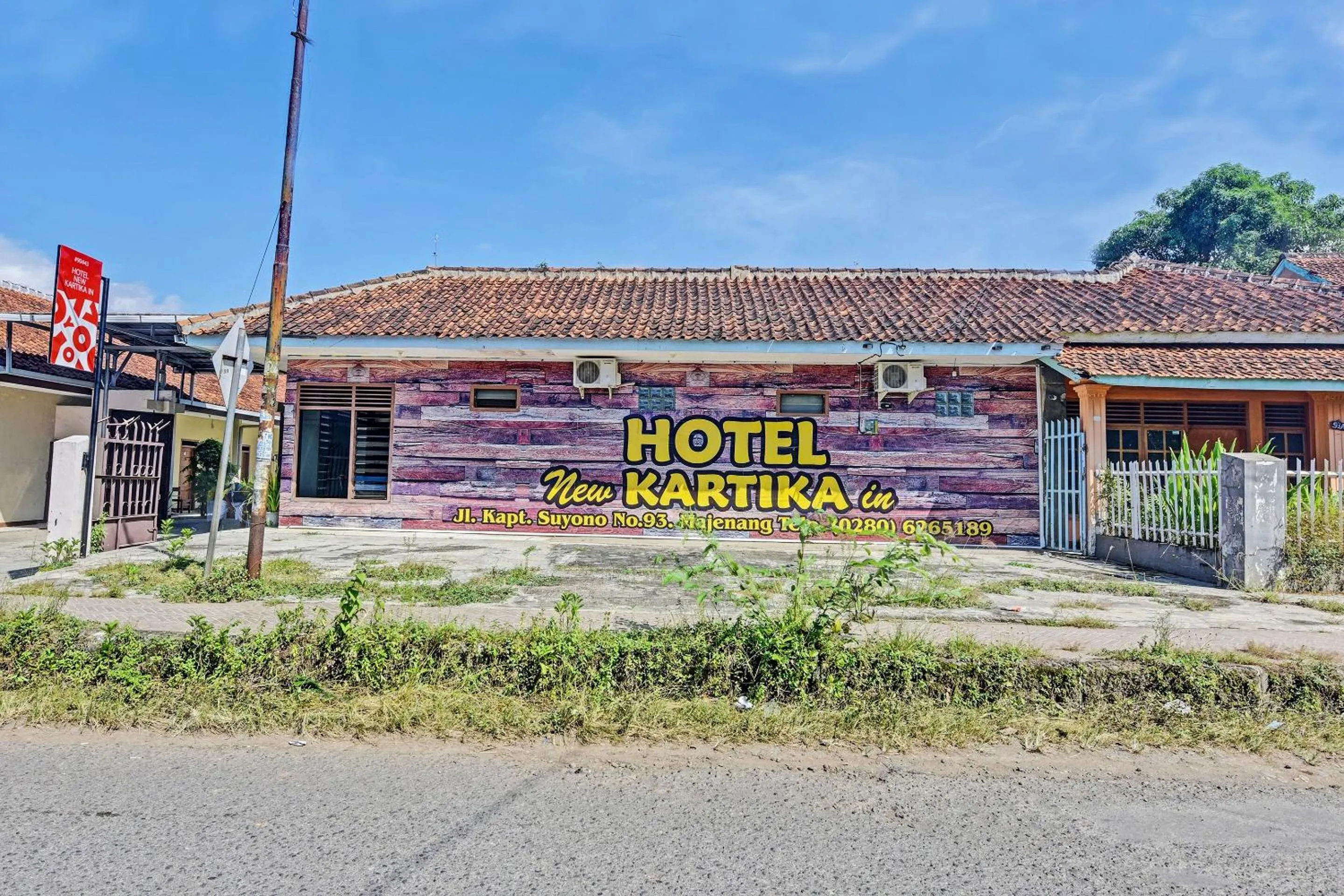 Facade/entrance in OYO 90443 Hotel New Kartika In