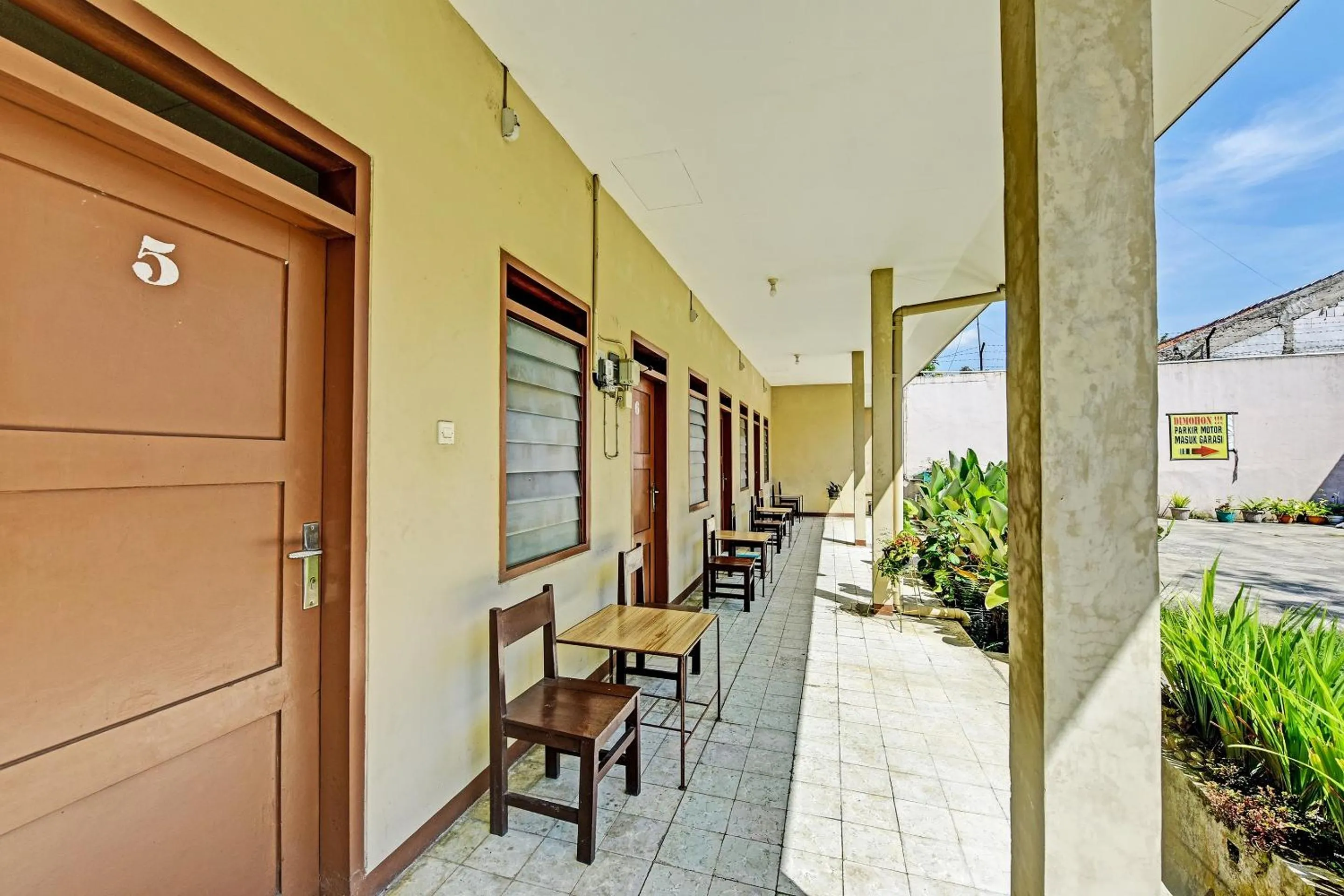 Lobby or reception in OYO 90443 Hotel New Kartika In