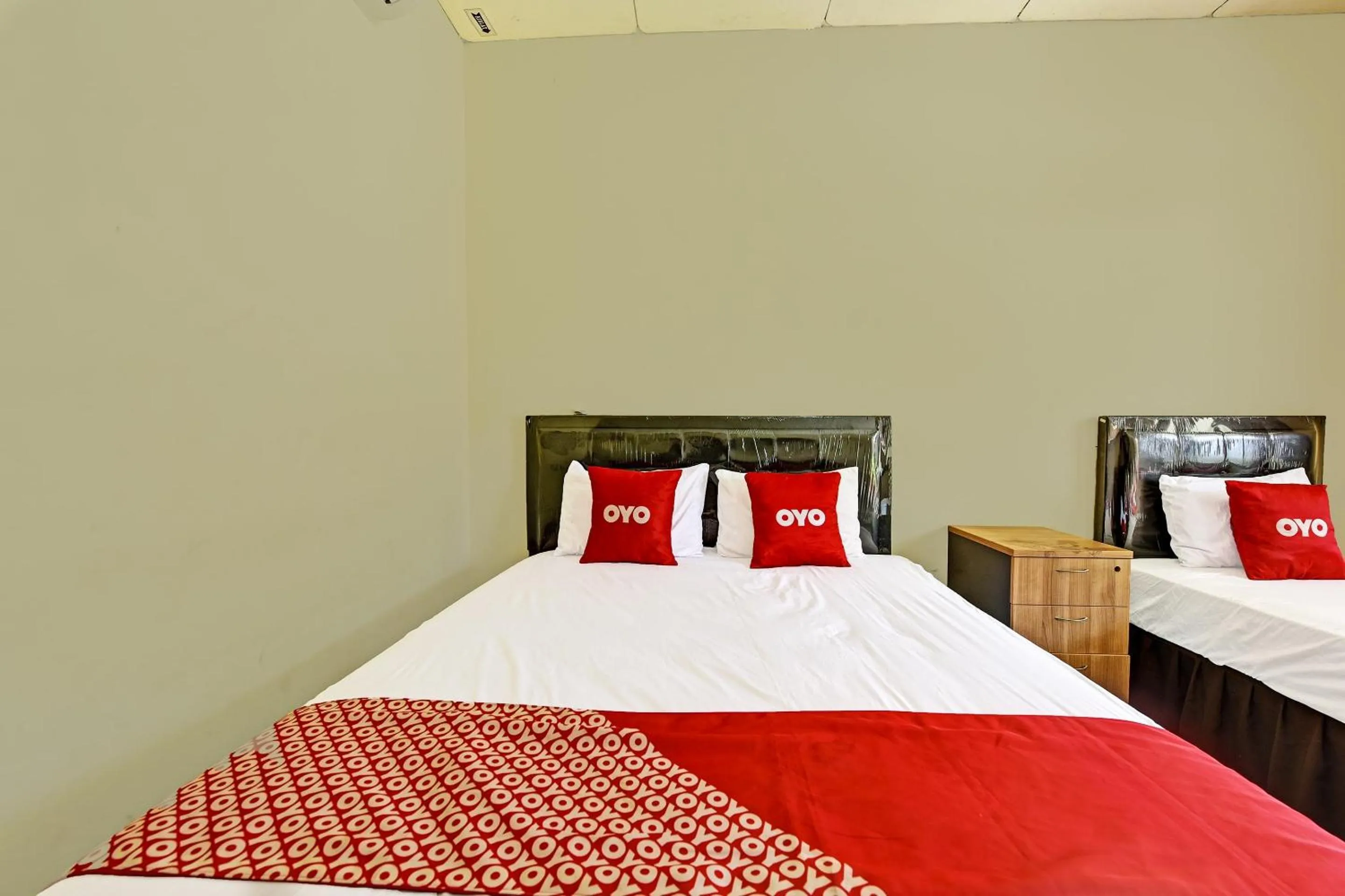 Bedroom, Bed in OYO 90443 Hotel New Kartika In