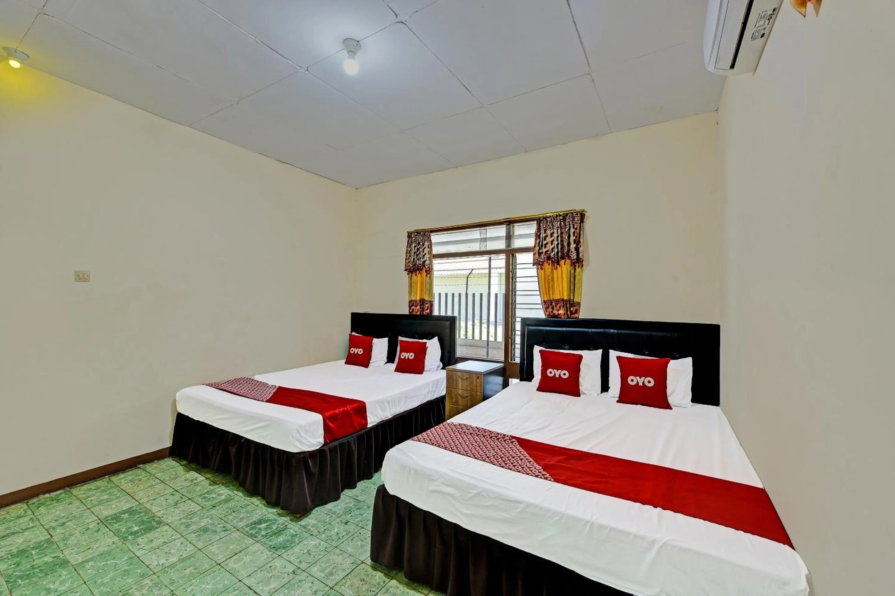 Bedroom, Bed in OYO 90443 Hotel New Kartika In