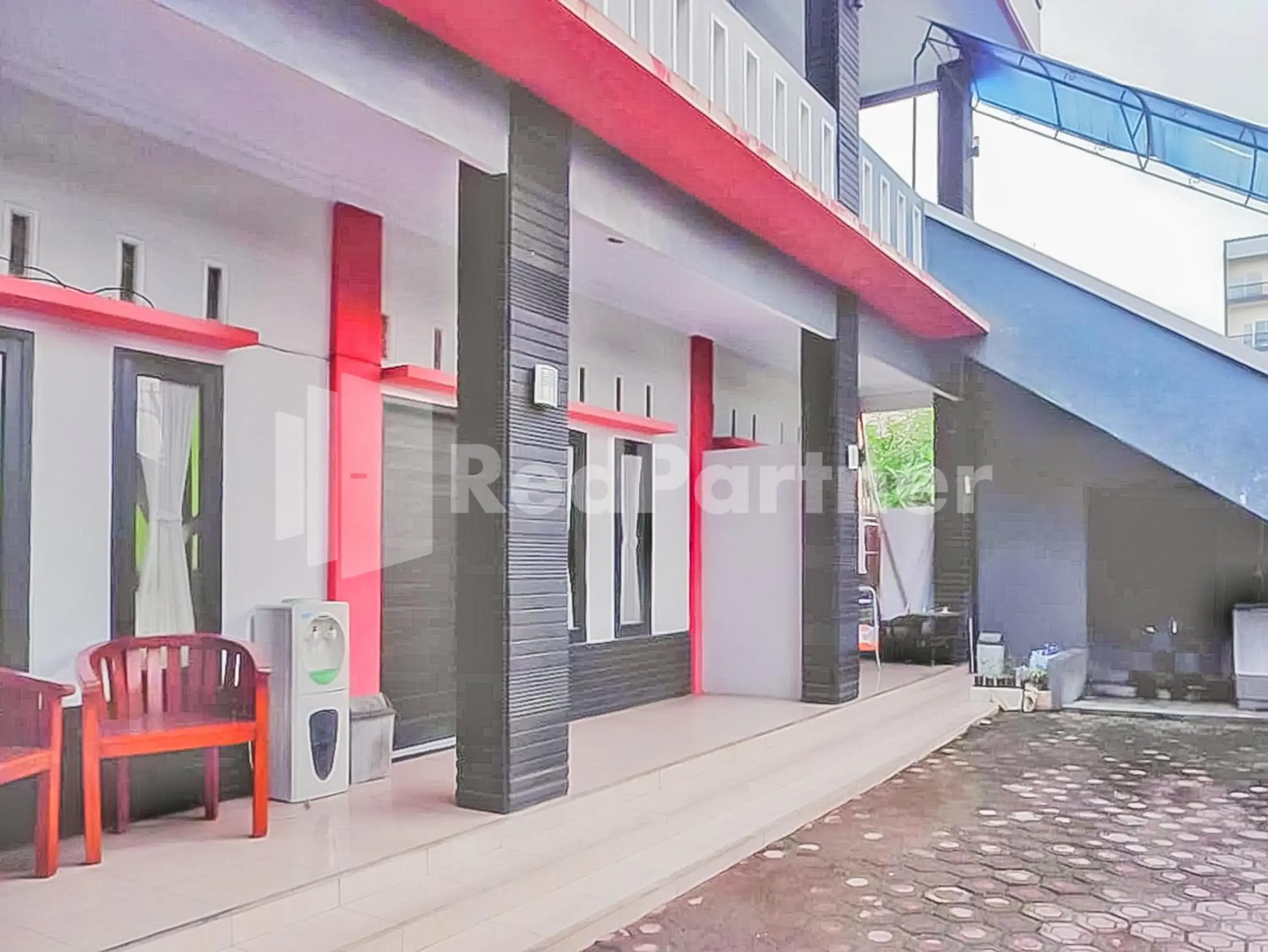 Property building in Indah Savana Hotel Mitra RedDoorz Property building in Indah Savana Hotel Mitra RedDoorz