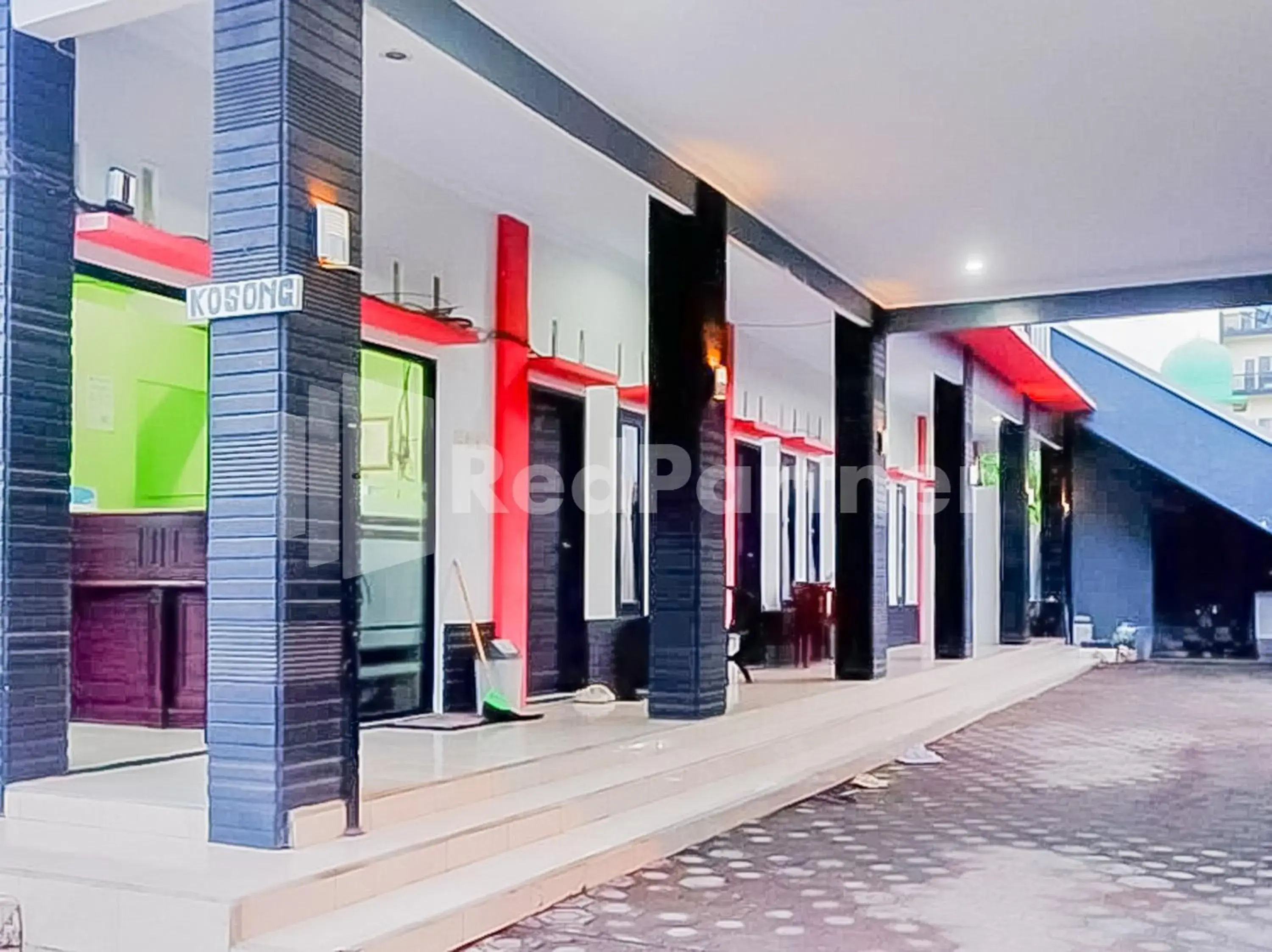 Property building in Indah Savana Hotel Mitra RedDoorz Property building in Indah Savana Hotel Mitra RedDoorz