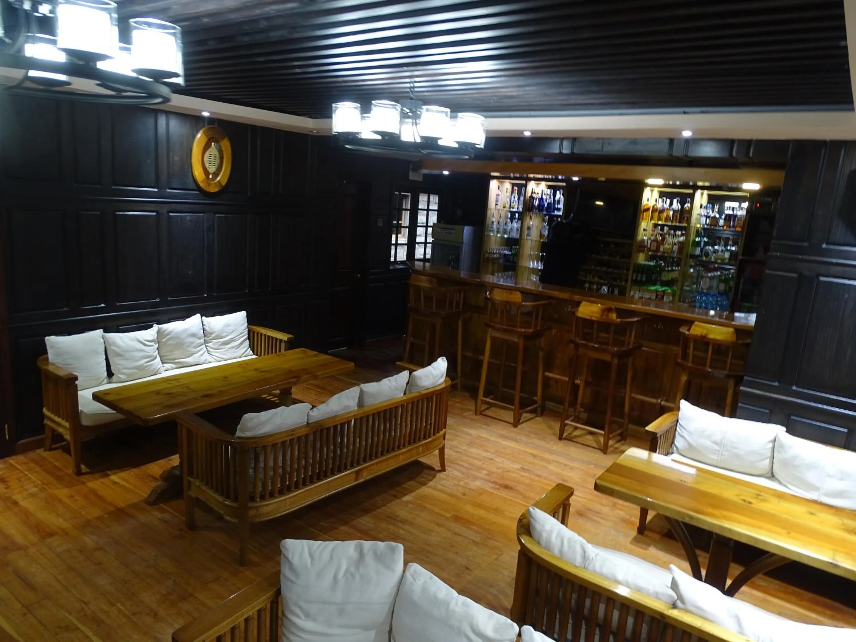 Lounge or bar in Le Pristine Wellness and Healing Hotel