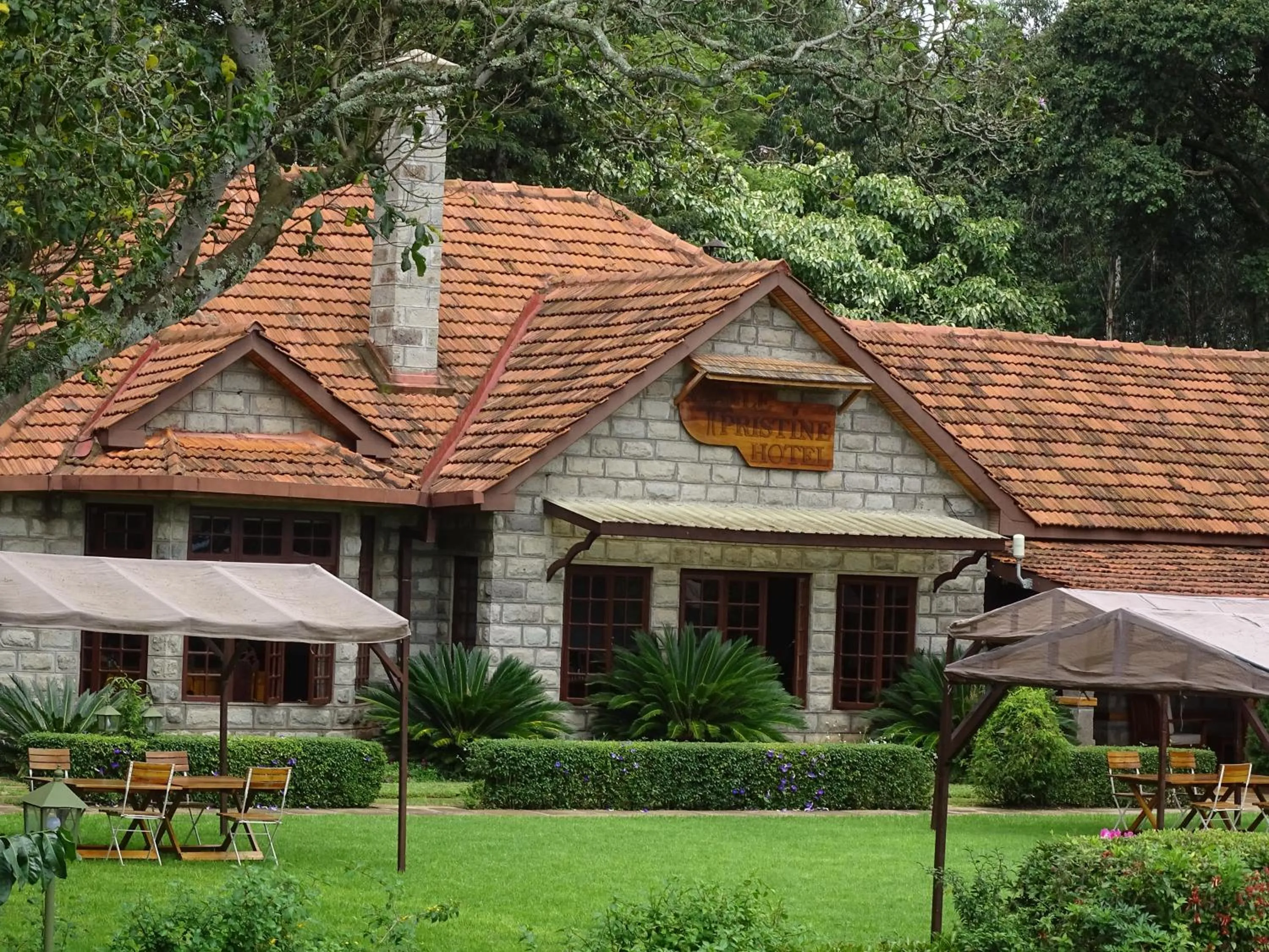 Property building in Le Pristine Wellness and Healing Hotel