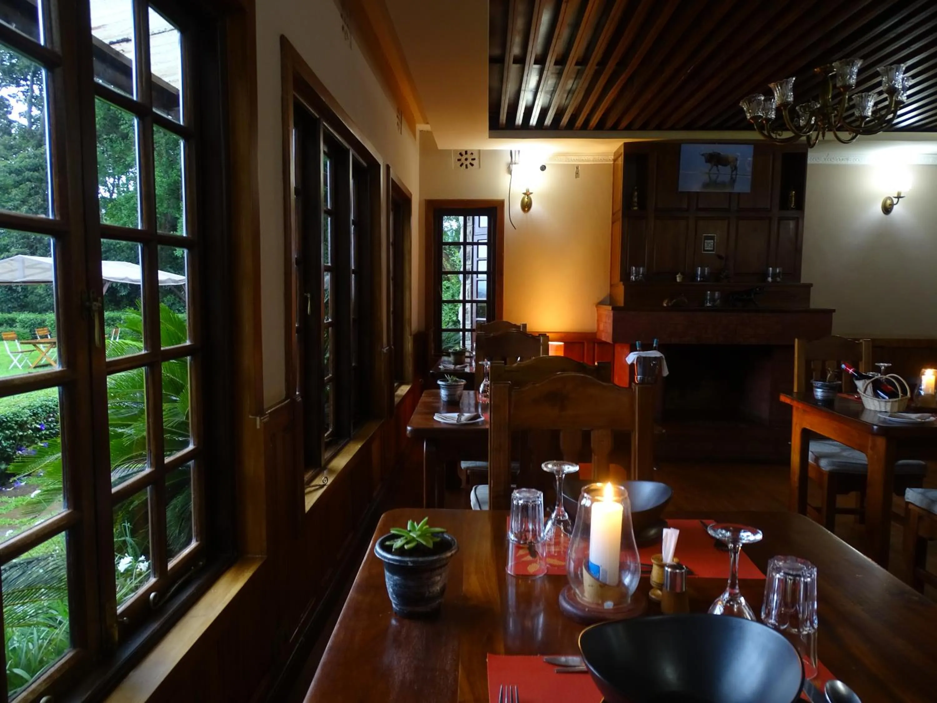 Restaurant/places to eat in Le Pristine Wellness and Healing Hotel