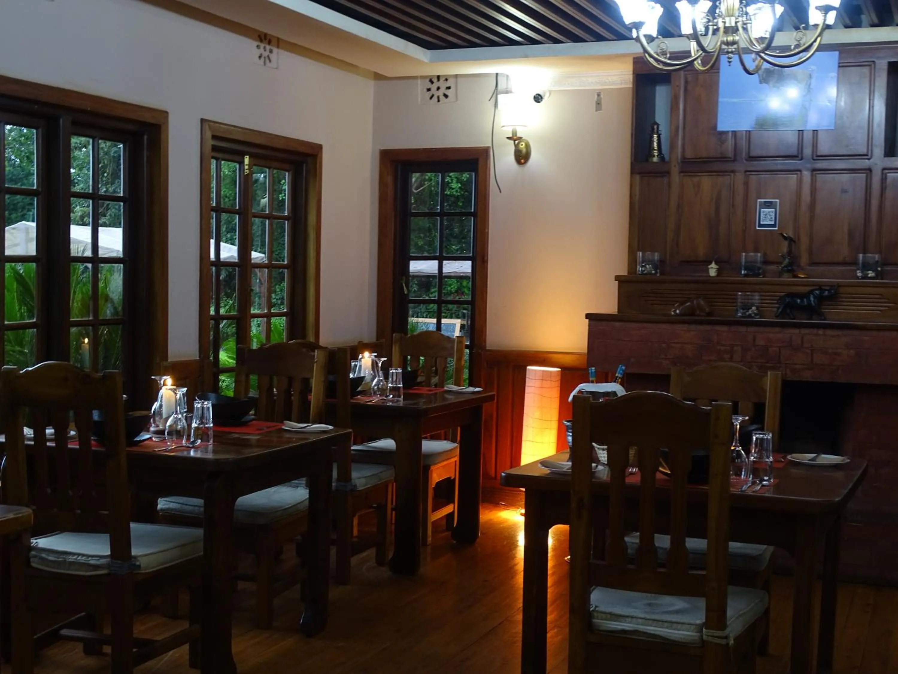 Restaurant/places to eat in Le Pristine Wellness and Healing Hotel