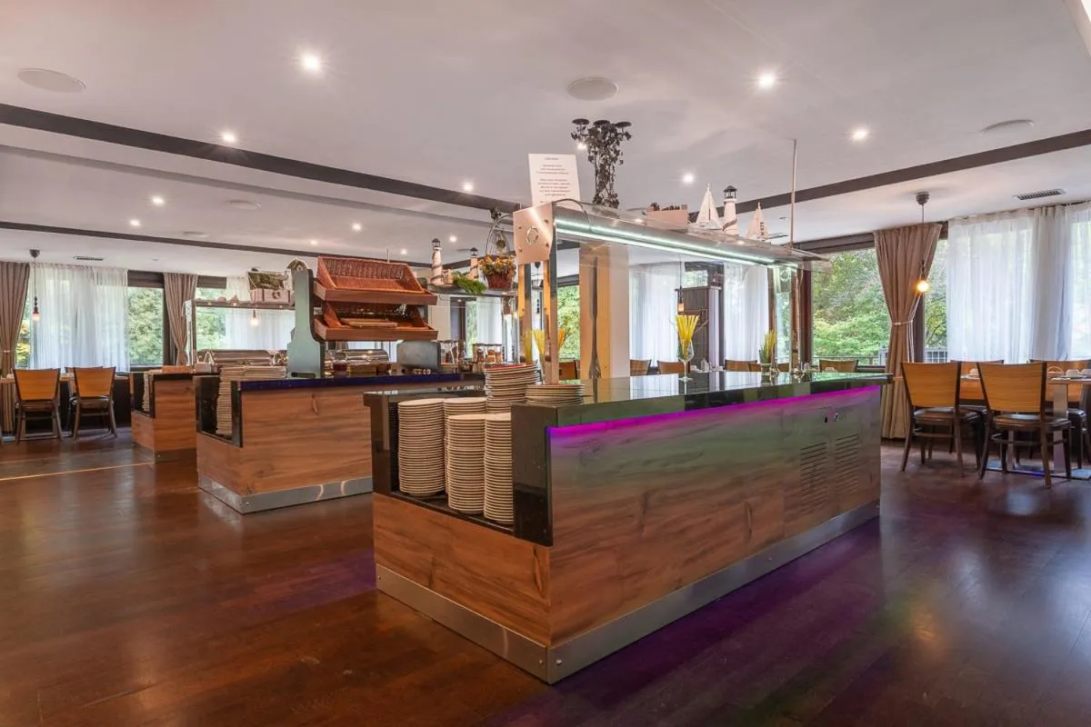 Buffet breakfast in Hotel Zur Heidschnucke - Spa & Nature Resort