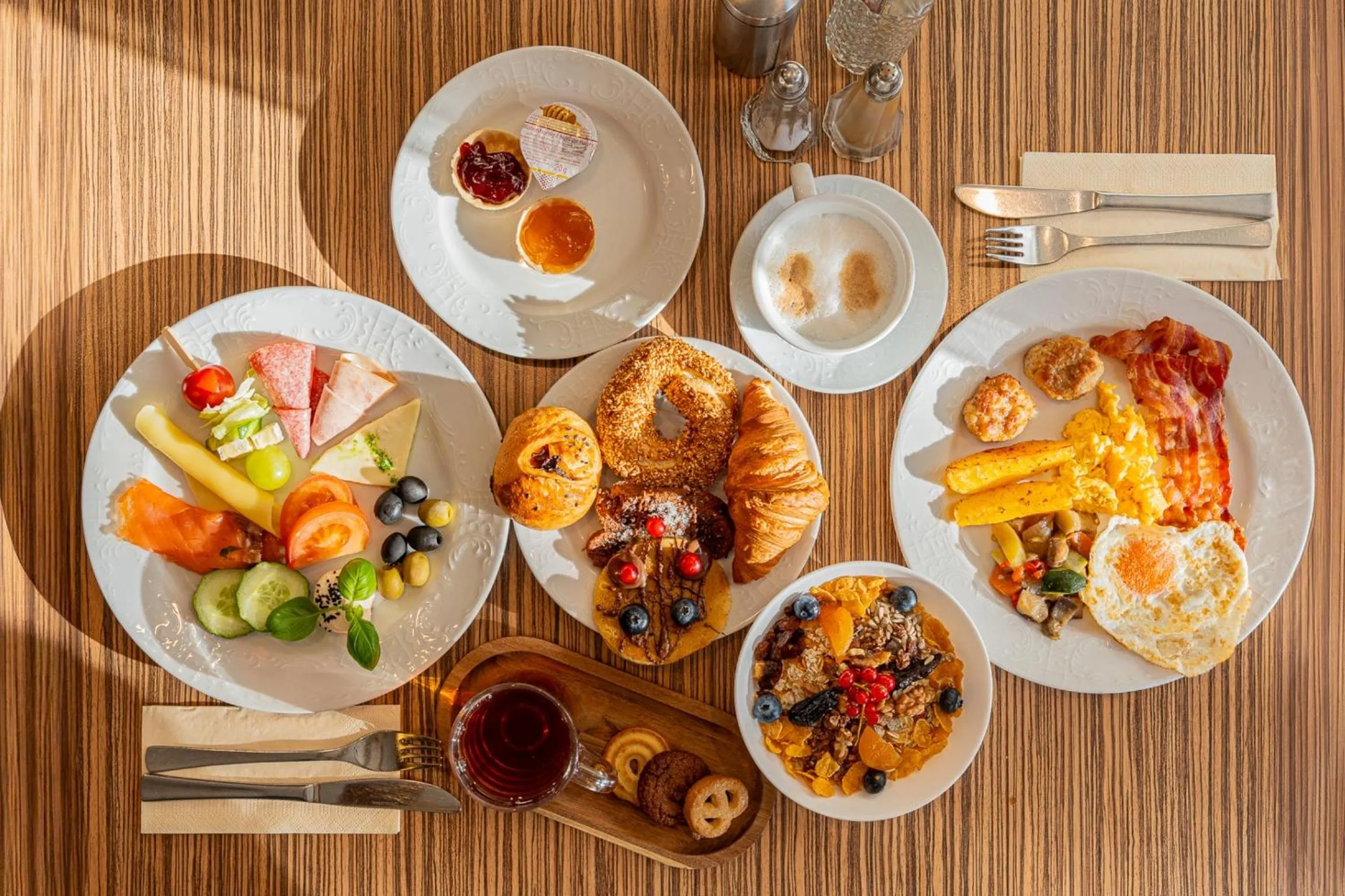 Breakfast in Hotel Zur Heidschnucke - Spa & Nature Resort