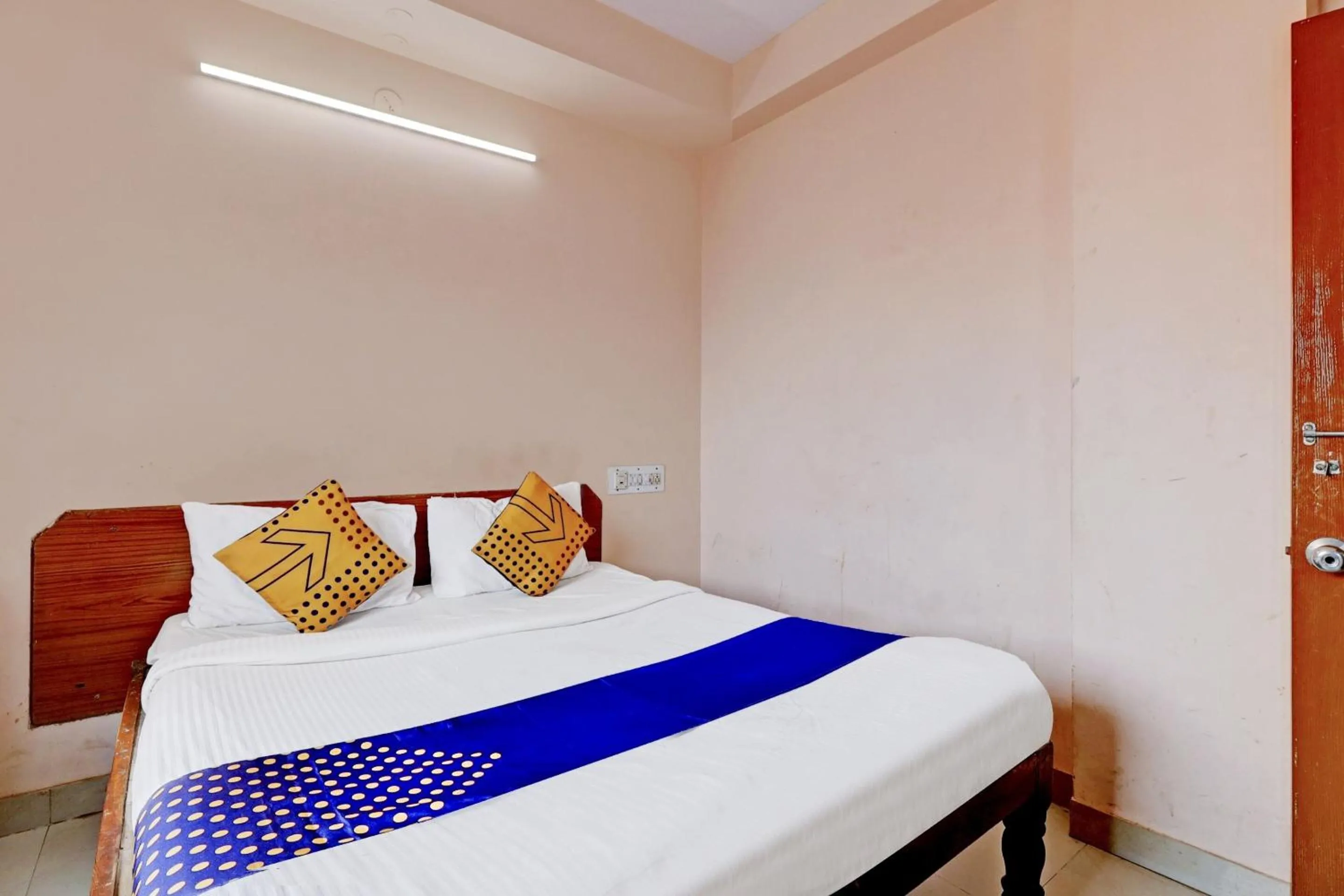 Bedroom, Bed in Hotel O Spot on S L V Comfort