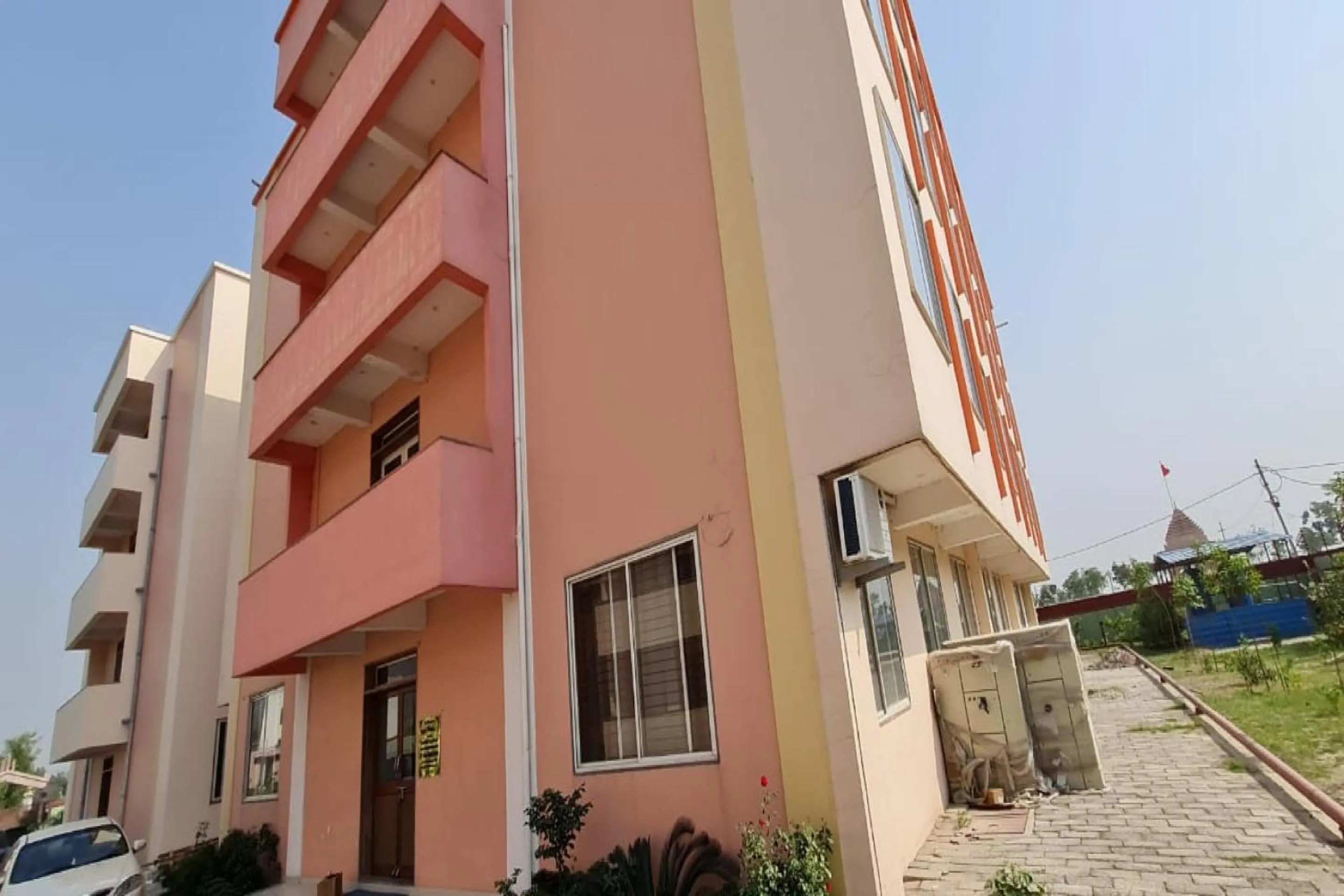 Facade/entrance in SPOT ON by OYO Shyam Dharamshala