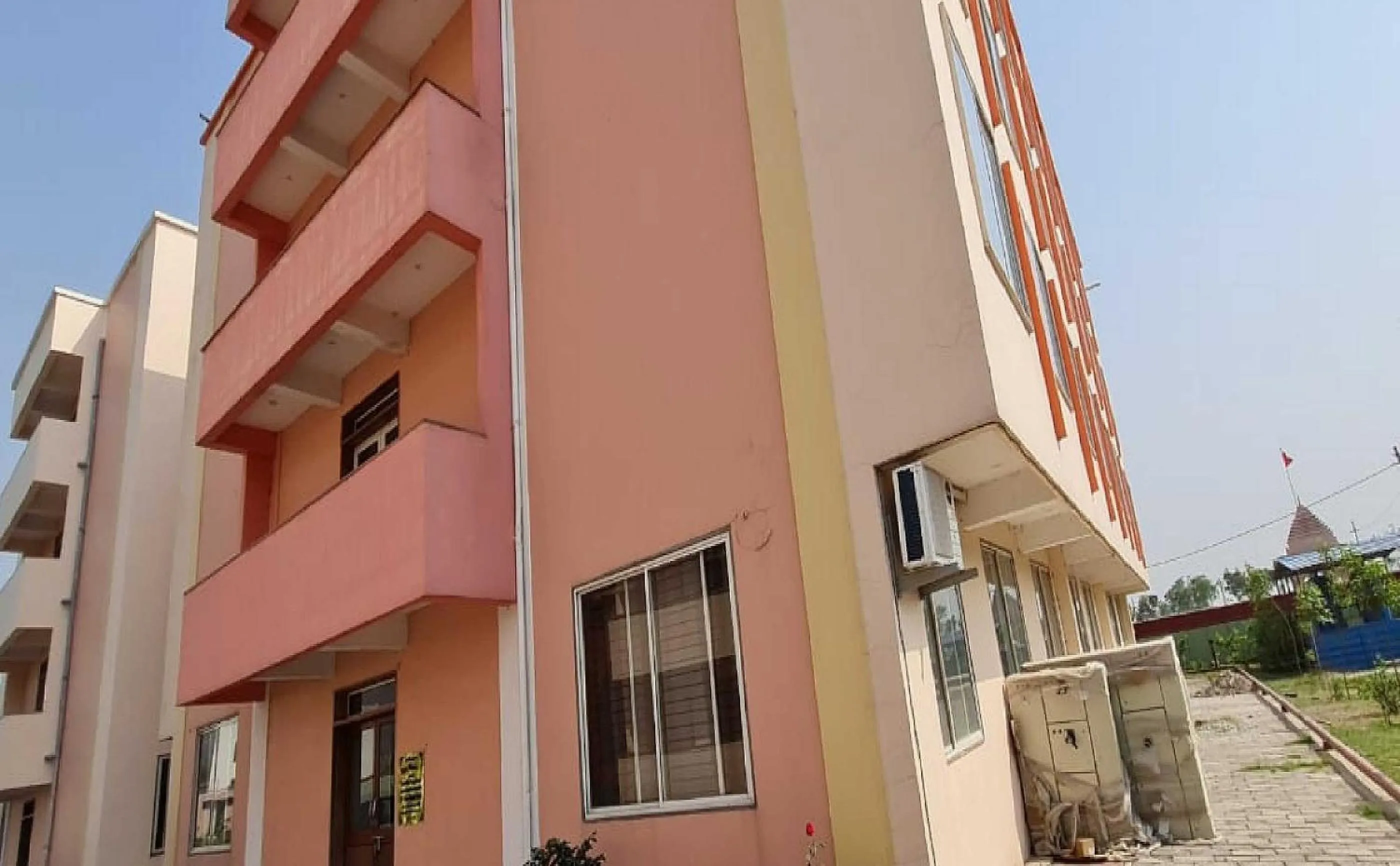 Facade/entrance in SPOT ON by OYO Shyam Dharamshala