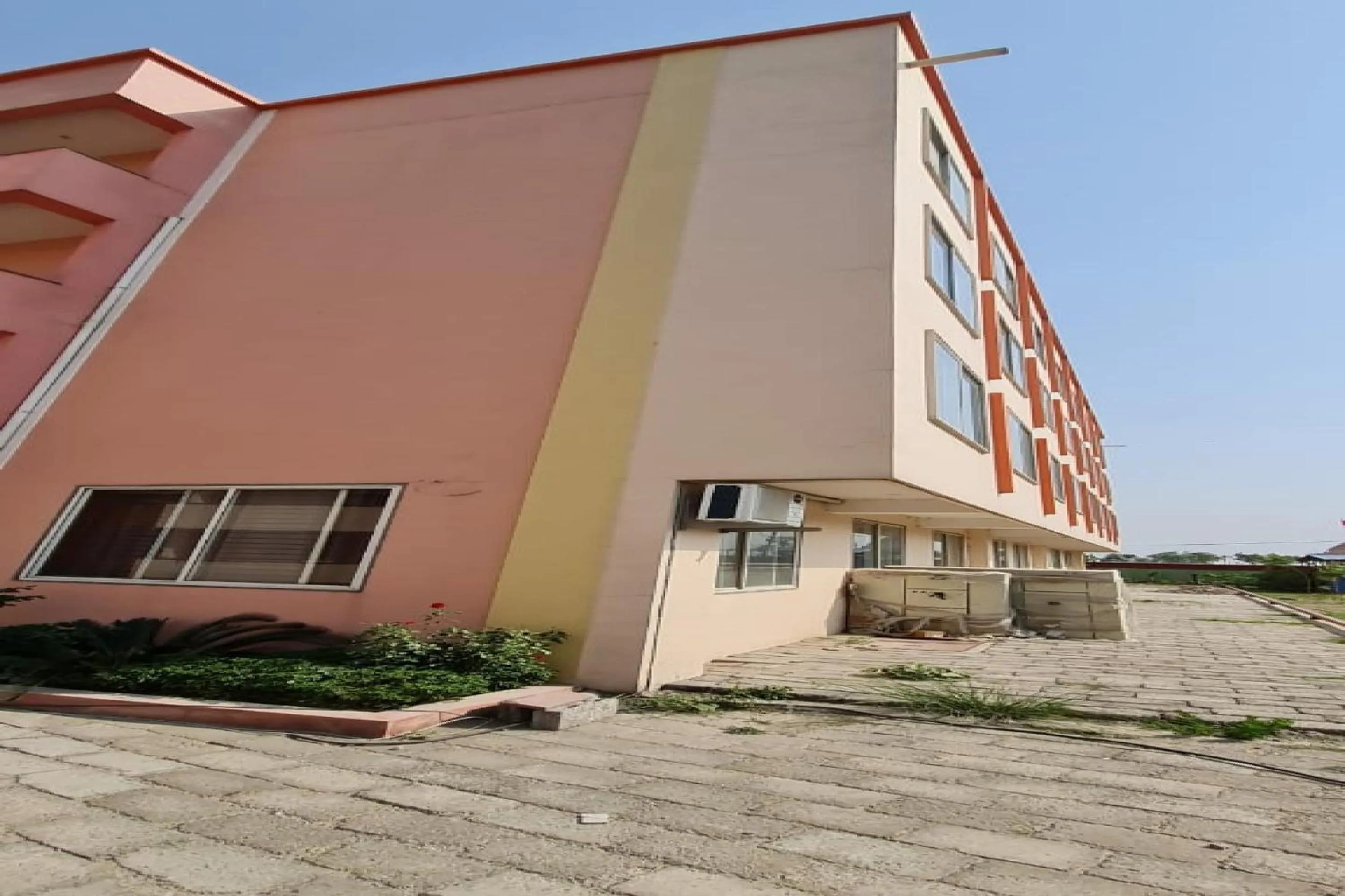 Facade/entrance in SPOT ON by OYO Shyam Dharamshala