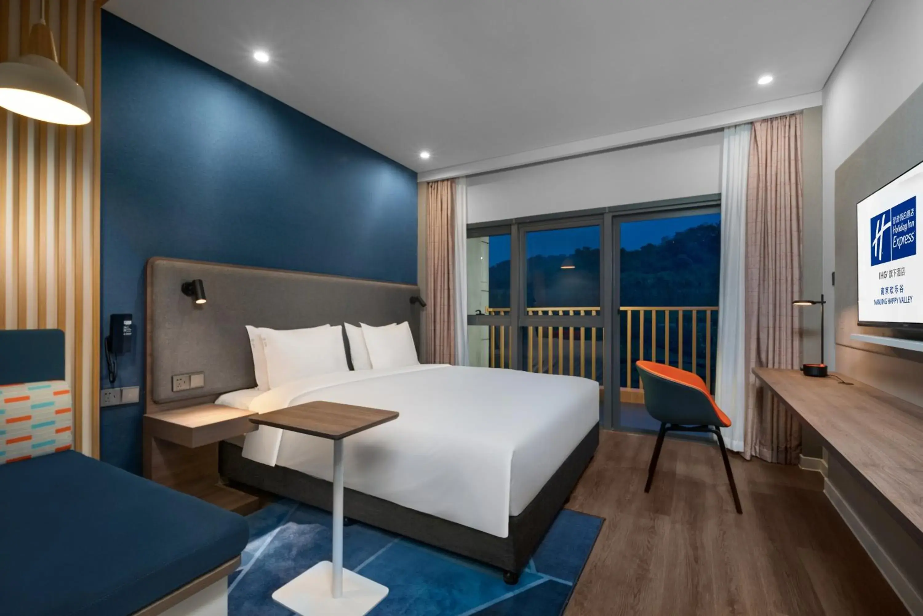 Bed in Holiday Inn Express Nanjing Happy Valley by IHG Bed in Holiday Inn Express Nanjing Happy Valley by IHG