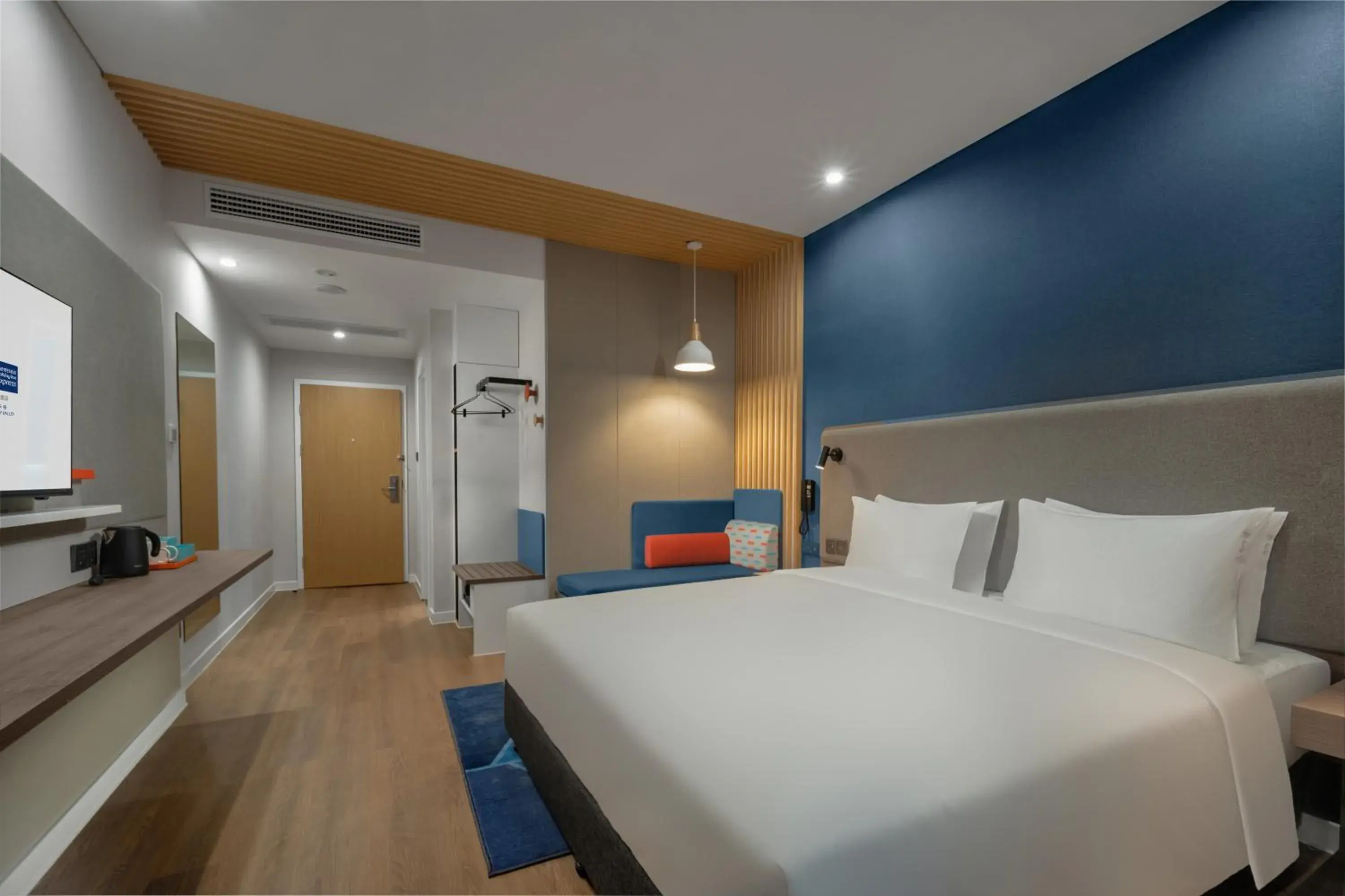 Bed in Holiday Inn Express Nanjing Happy Valley by IHG Bed in Holiday Inn Express Nanjing Happy Valley by IHG