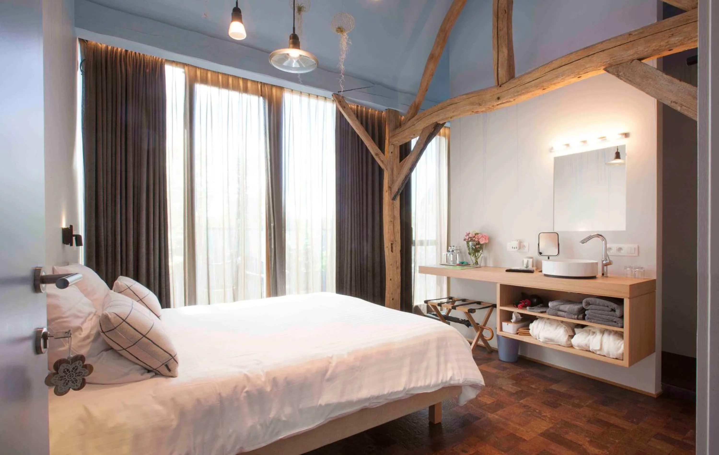 Bed in Hotel Restaurant Vous lé Vous