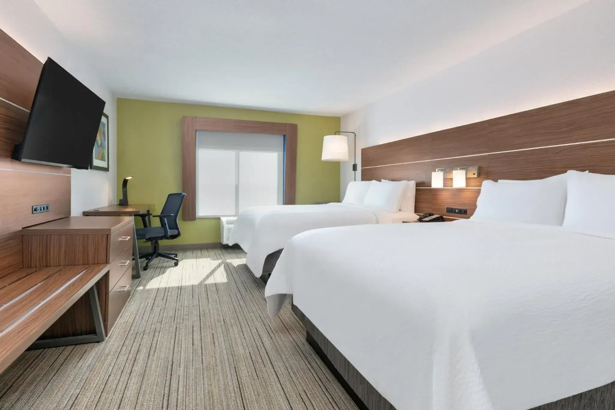 Standard Queen Room with Two Queen Beds and Tub - Mobility/Communications Accessible in Holiday Inn Express - San Antonio East I-10 by IHG Standard Queen Room with Two Queen Beds and Tub - Mobility/Communications Accessible in Holiday Inn Express - San Antonio East I-10 by IHG