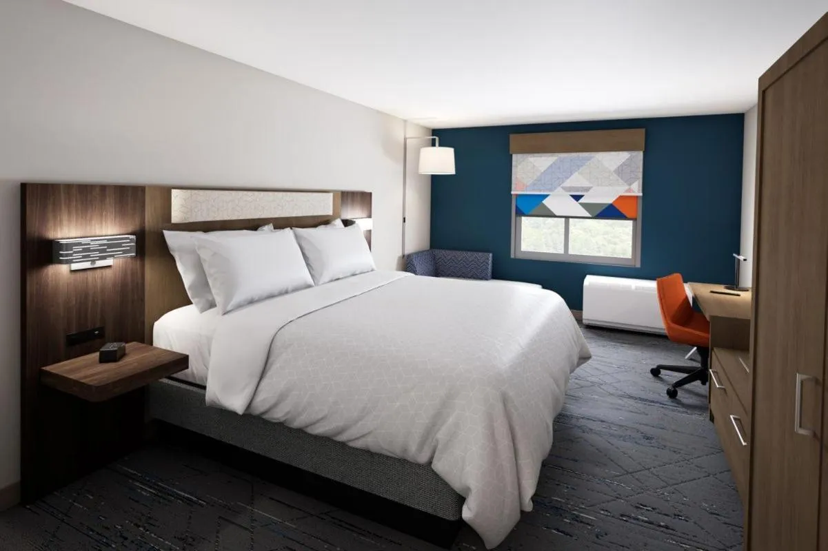 Bed in Holiday Inn Express & Suites - Harrisonburg University Area by IHG