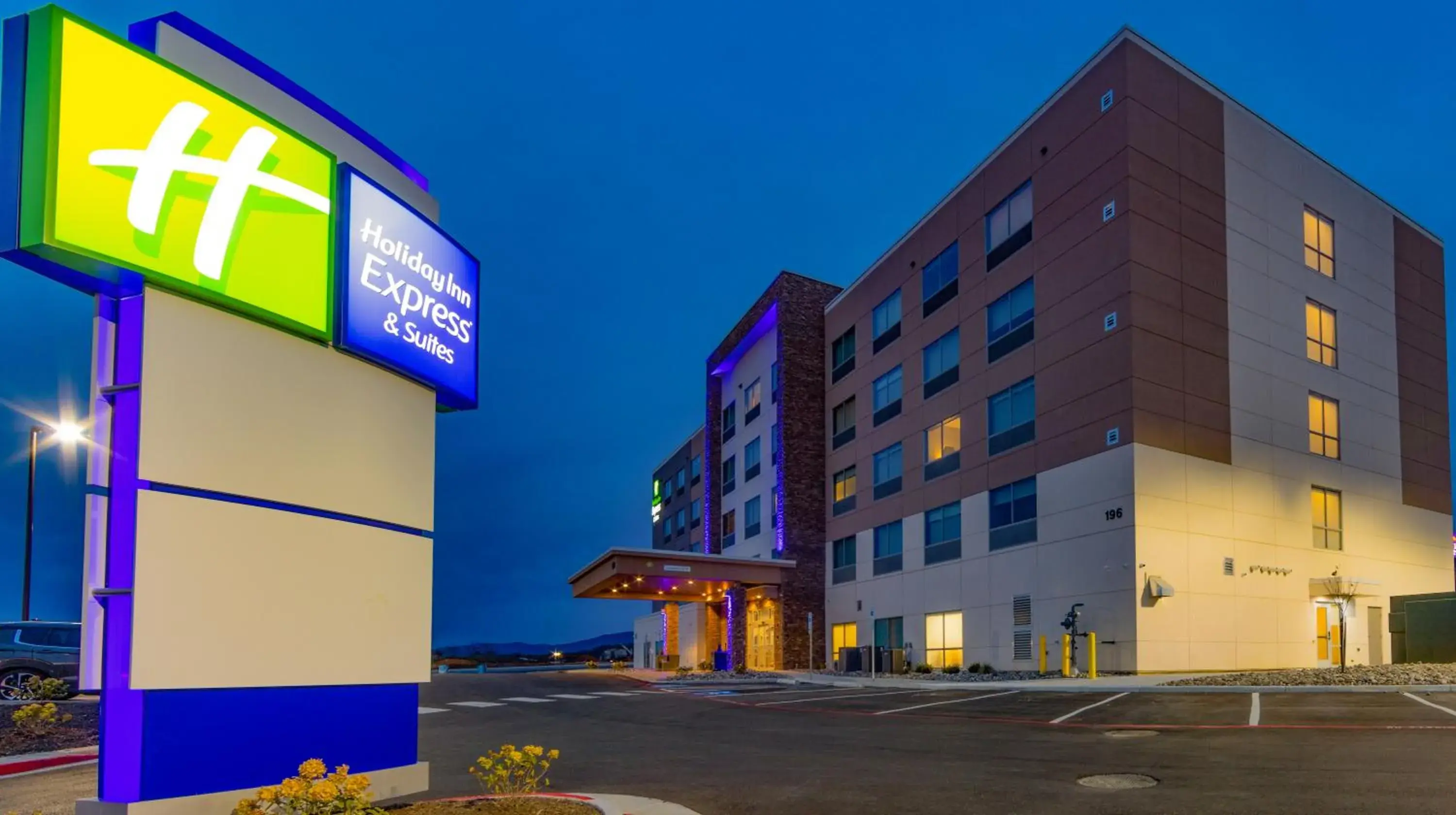 Property building in Holiday Inn Express & Suites - Harrisonburg University Area by IHG Property building in Holiday Inn Express & Suites - Harrisonburg University Area by IHG