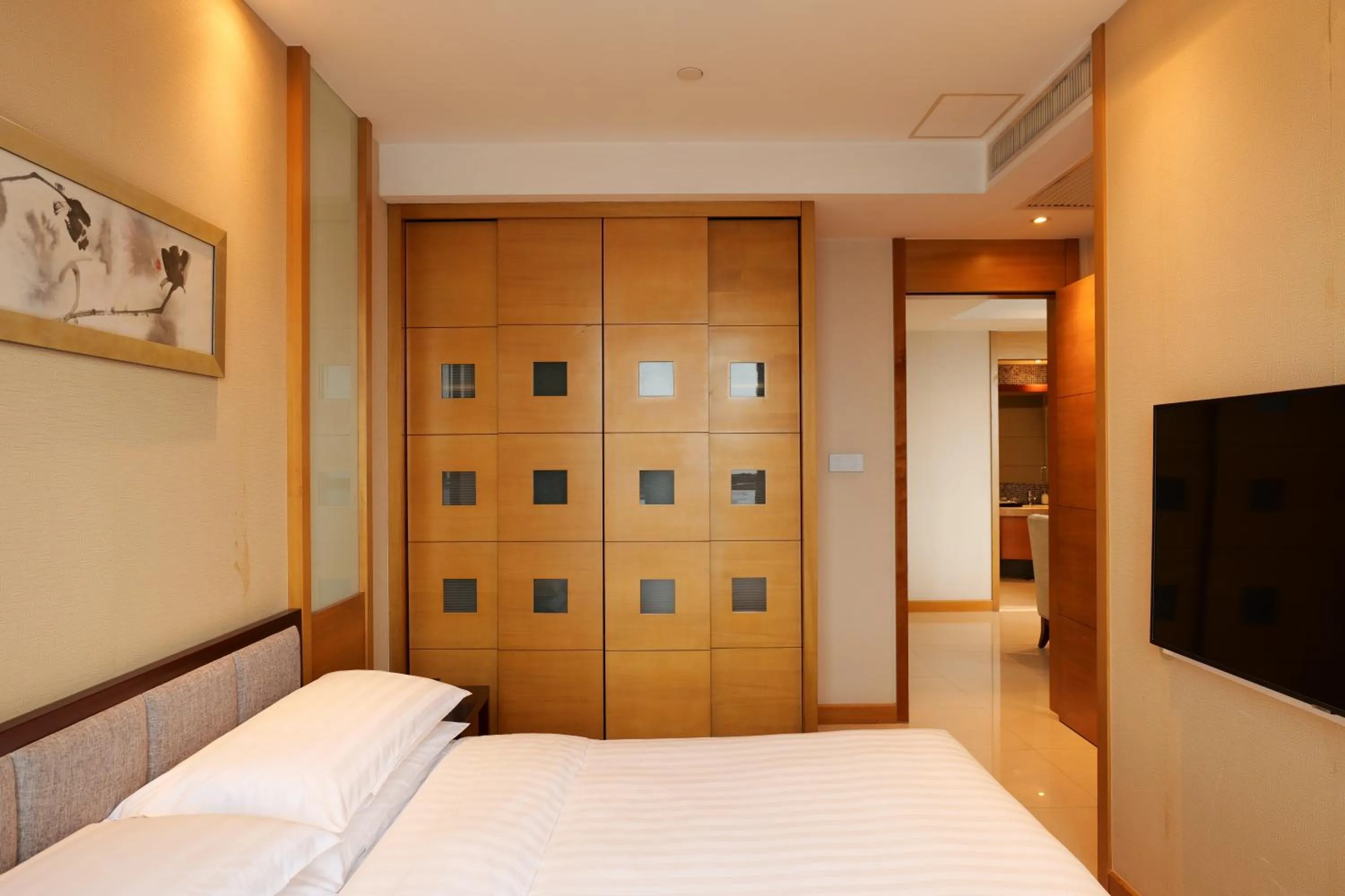 Bed in Swissotel Foshan, Guangdong