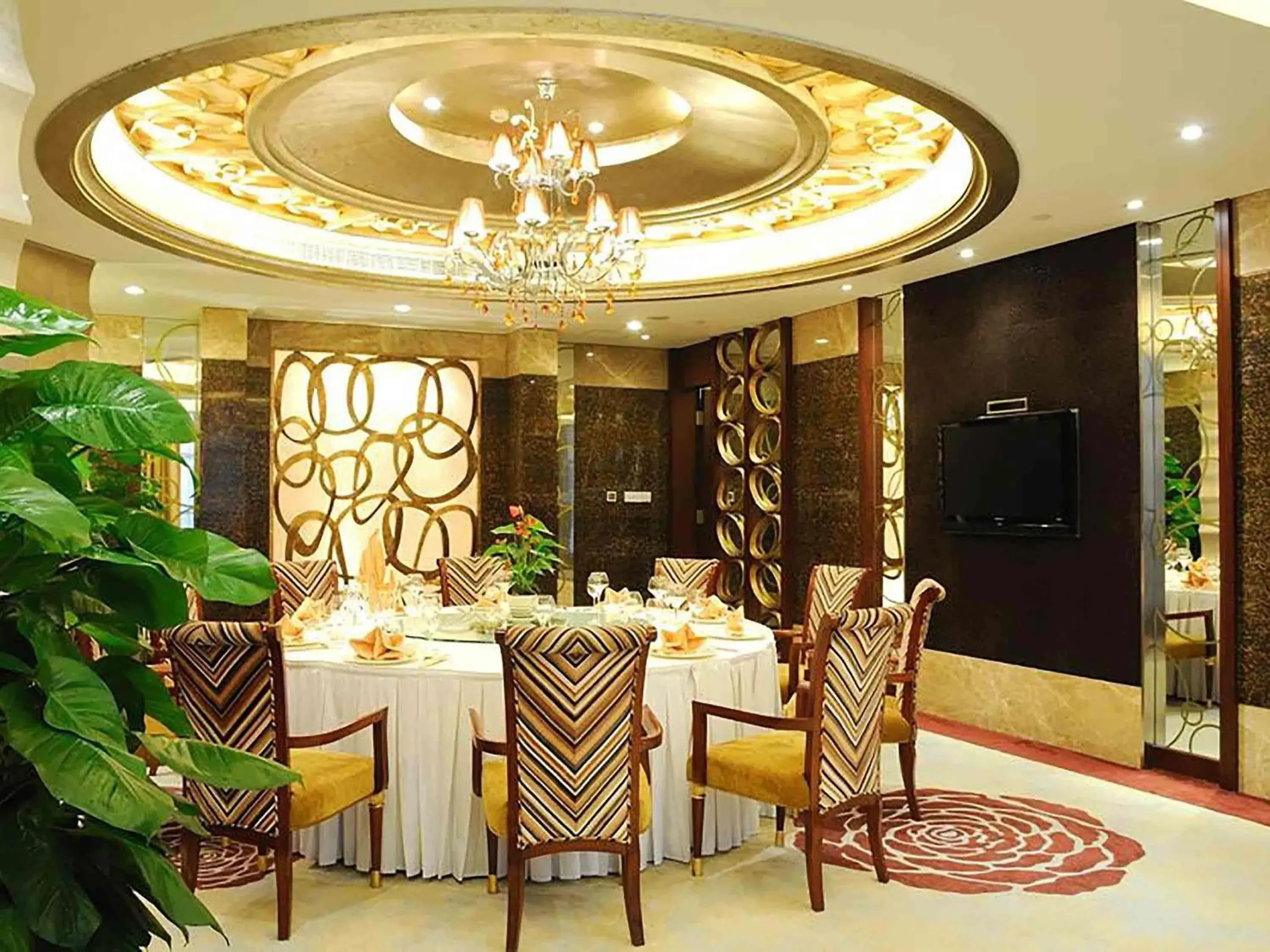 Restaurant/places to eat in Swissotel Foshan, Guangdong - Free shuttle to Canton Fair Restaurant/places to eat in Swissotel Foshan, Guangdong - Free shuttle to Canton Fair