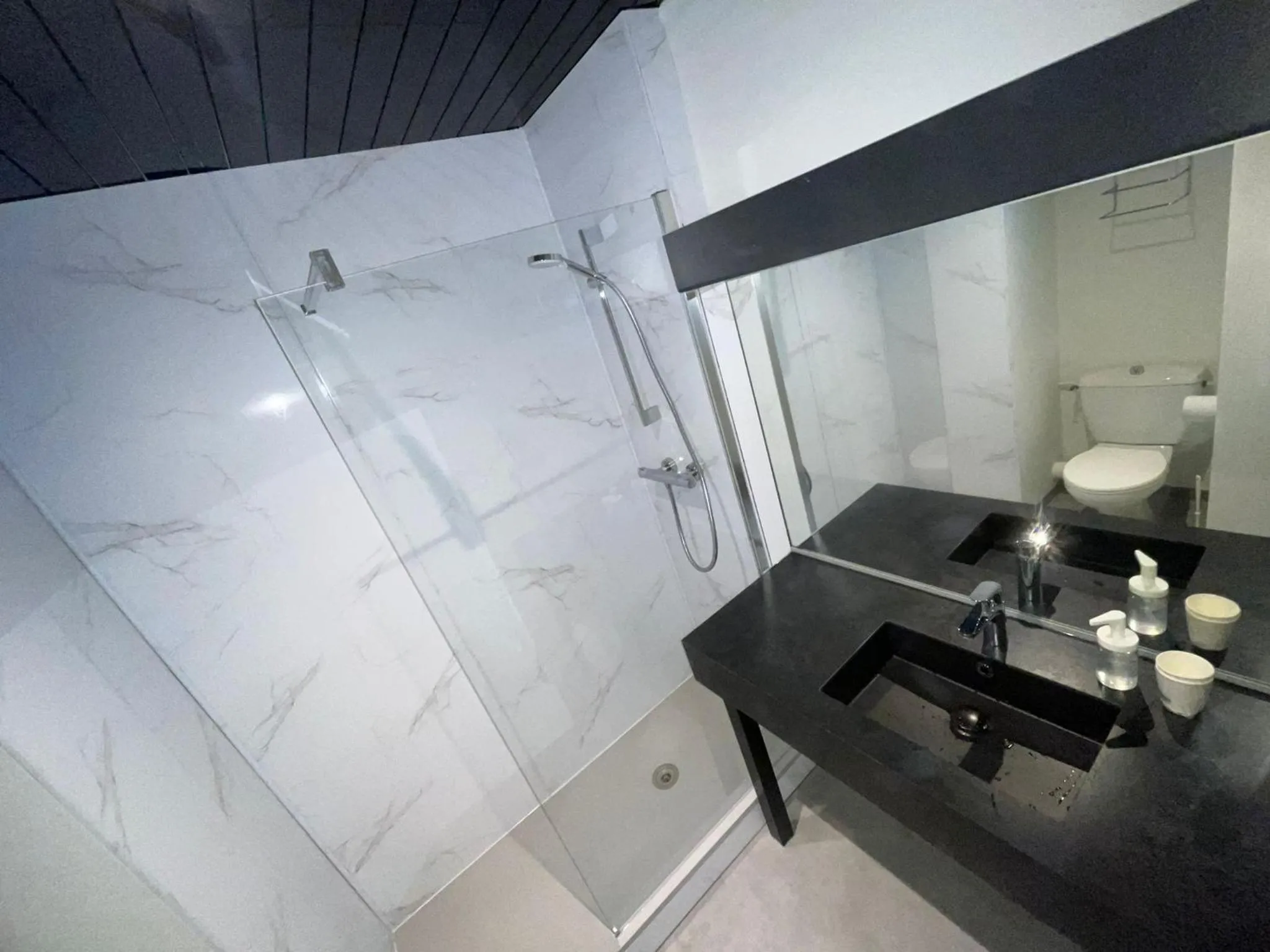 Shower in Fasthotel L'Eldorado