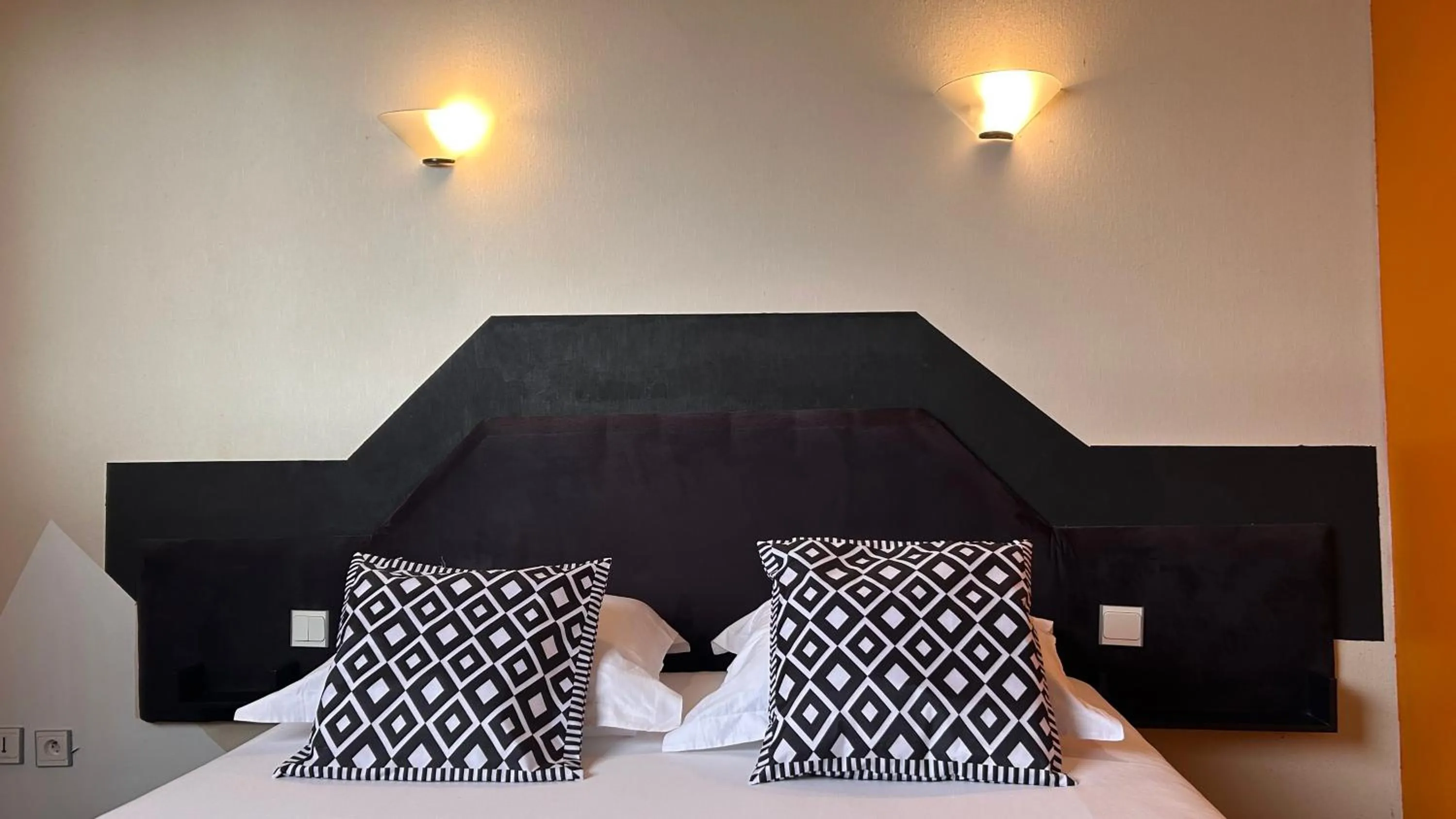 Bed in Fasthotel L'Eldorado