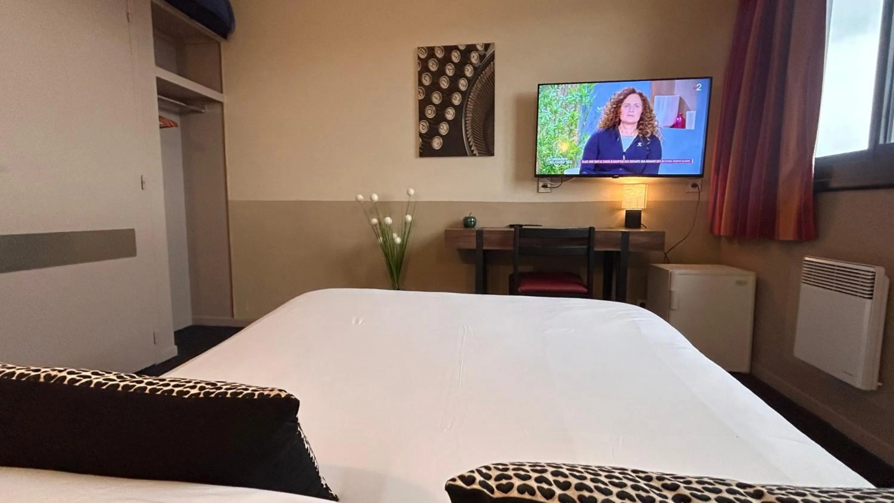 Bed in Fasthotel L'Eldorado