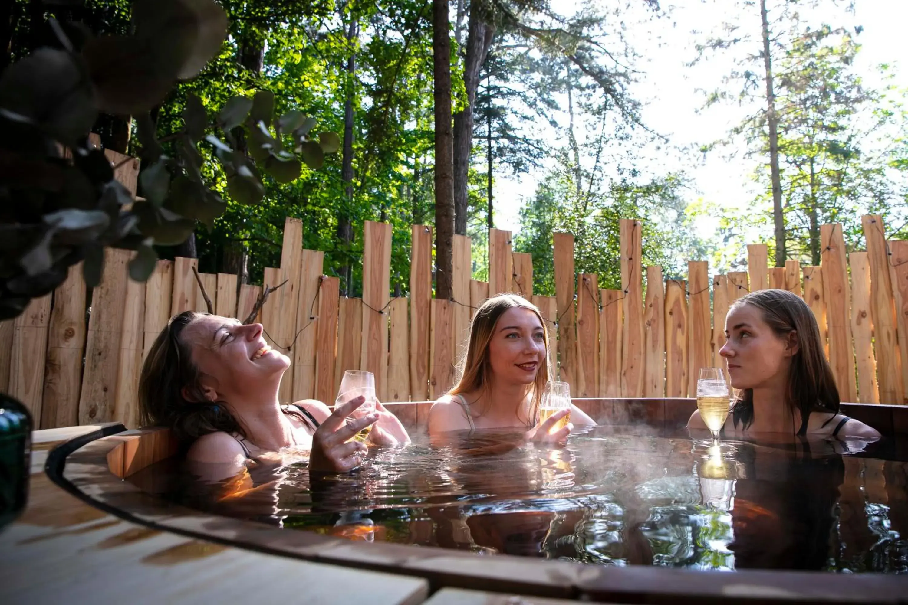 Spa and wellness centre/facilities in Bain de forêt - Lodges Cosy & Spa Spa and wellness centre/facilities in Bain de forêt - Lodges Cosy & Spa