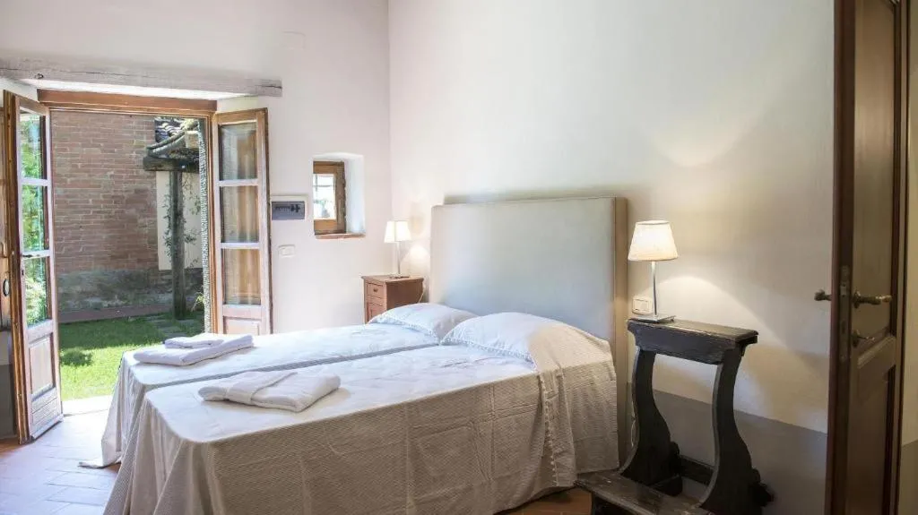 Le Caselle 26, Emma Villas