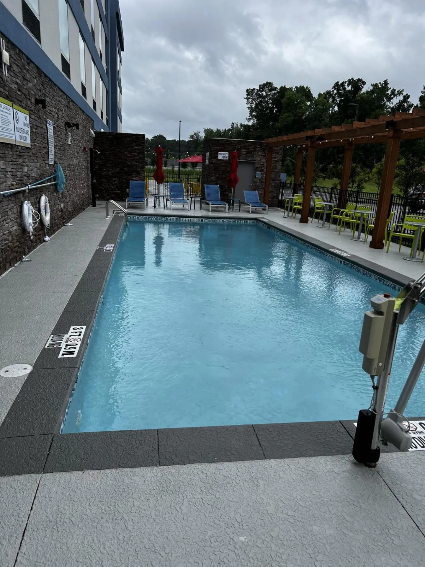 Swimming pool in Home2 Suites By Hilton Hinesville