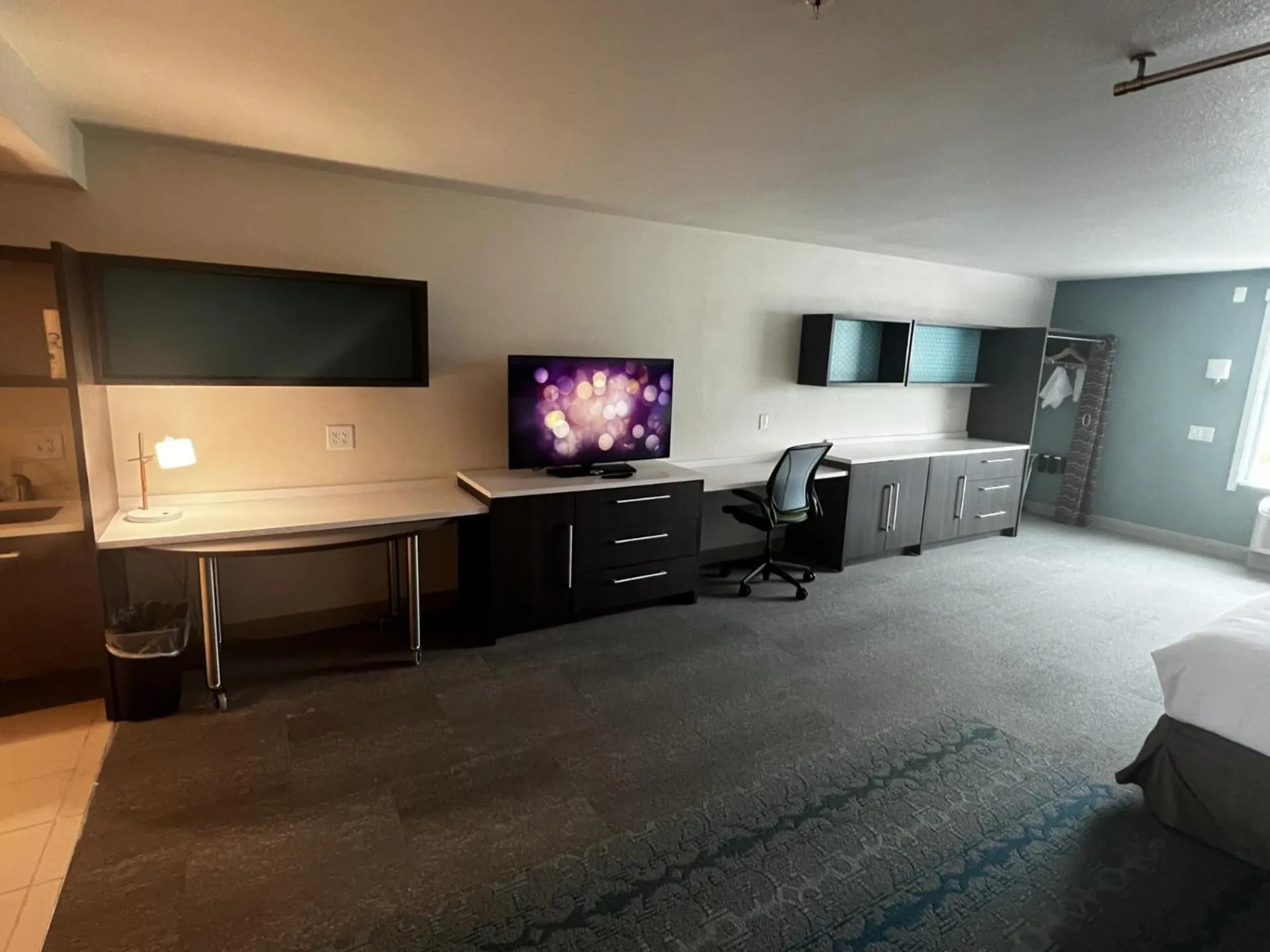 TV and multimedia in Home2 Suites By Hilton Hinesville