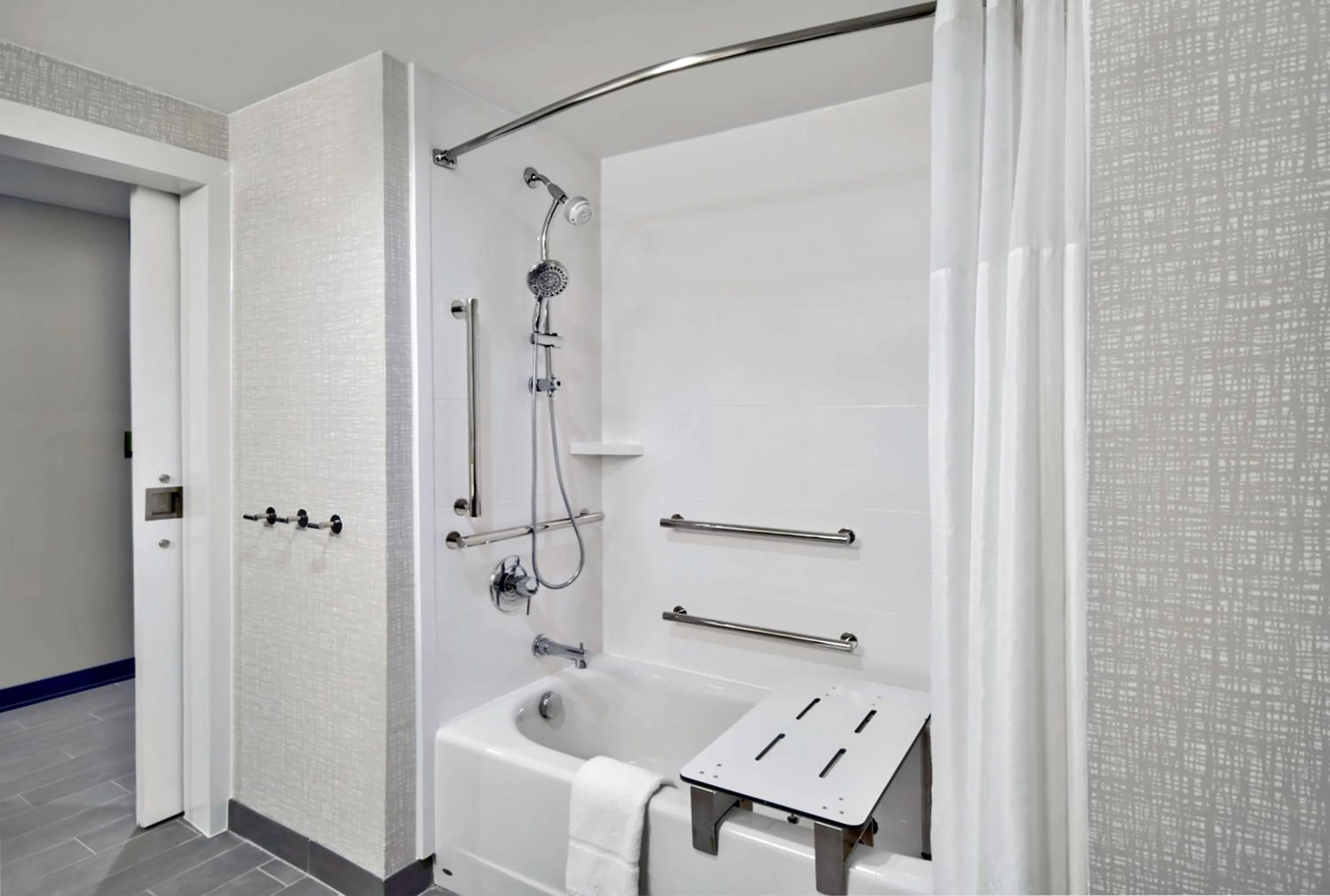 Bathroom in Hampton Inn Abingdon, Va