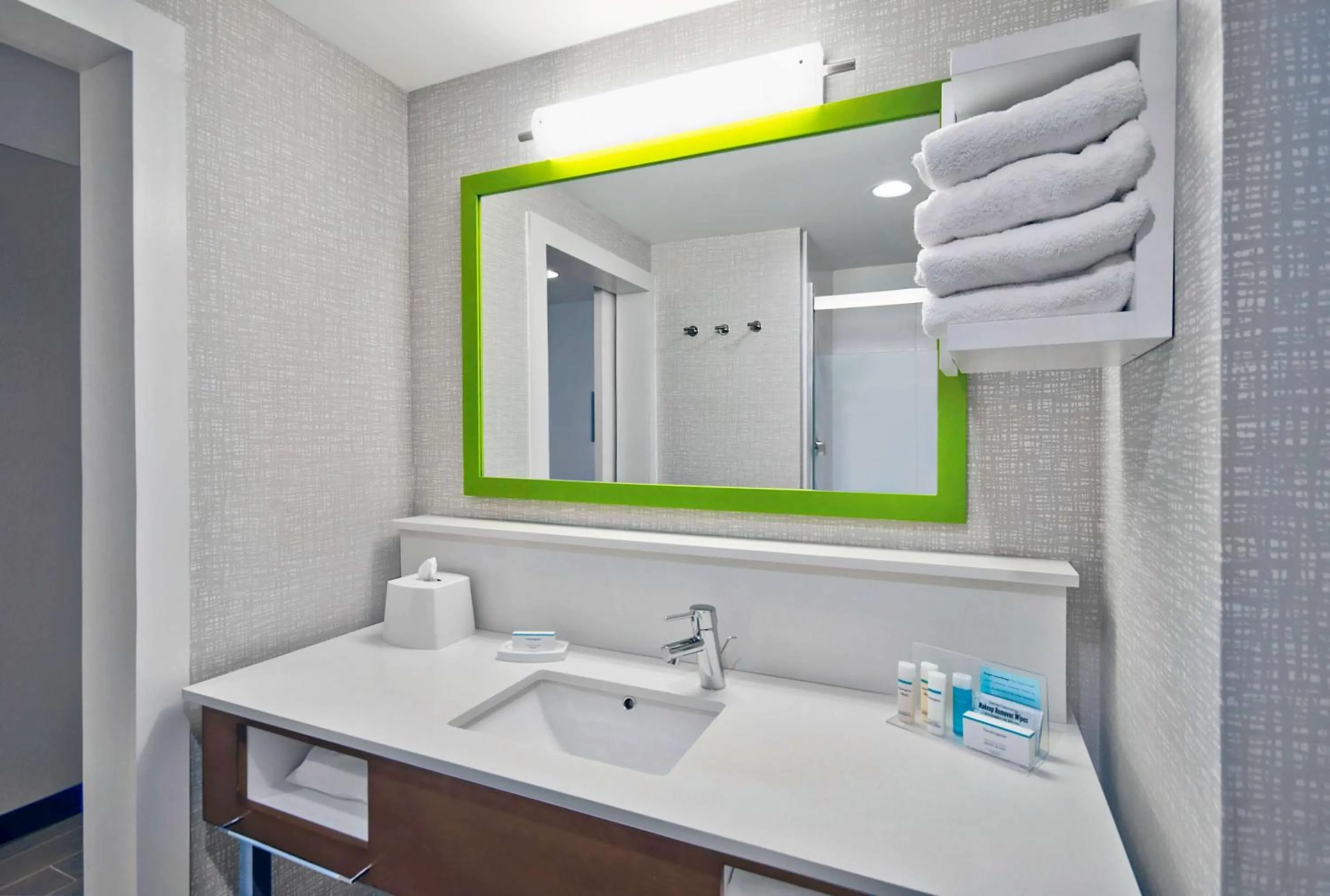 Bathroom in Hampton Inn Abingdon, Va