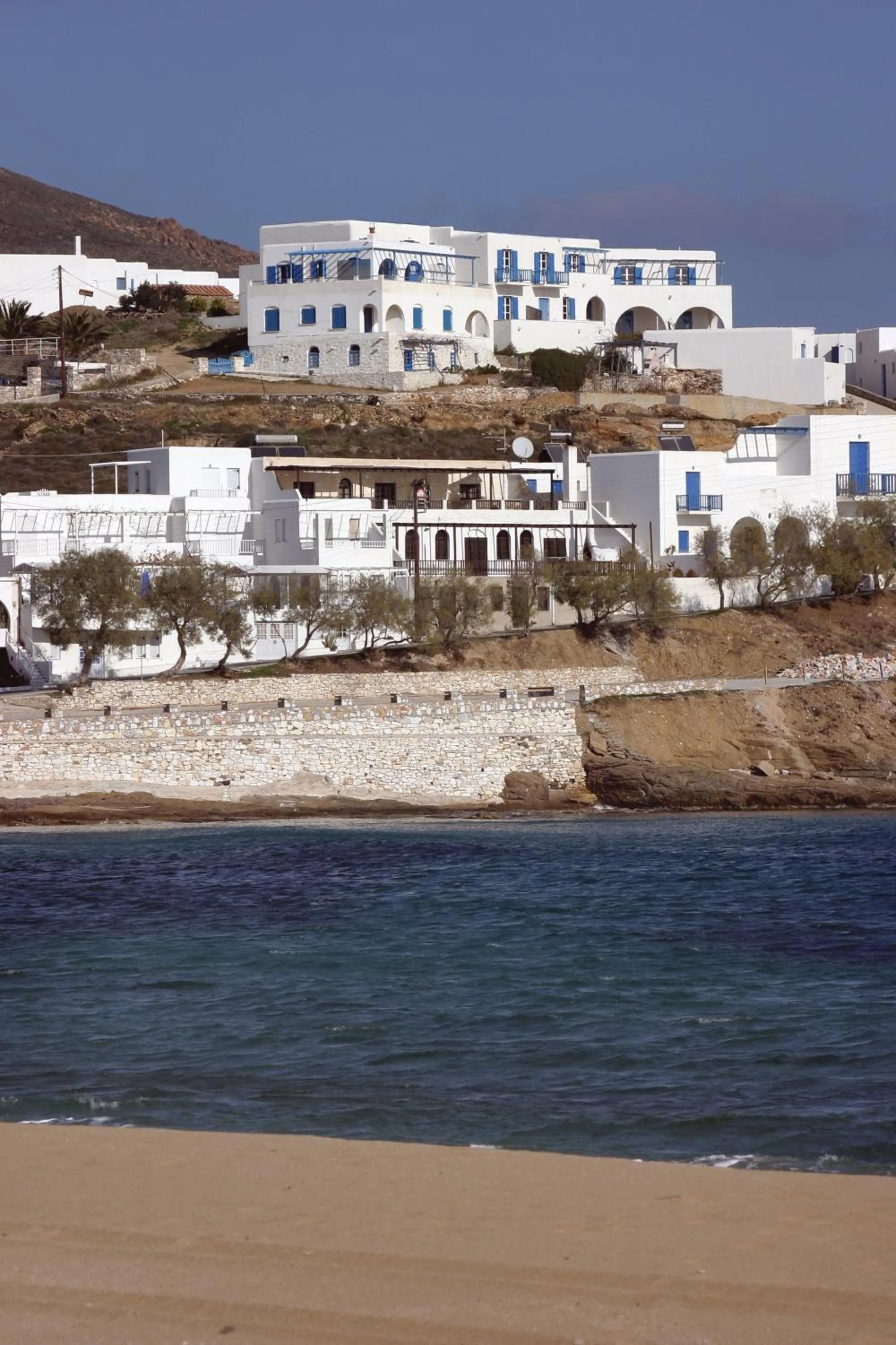 Facade/entrance in Arkas Inn
