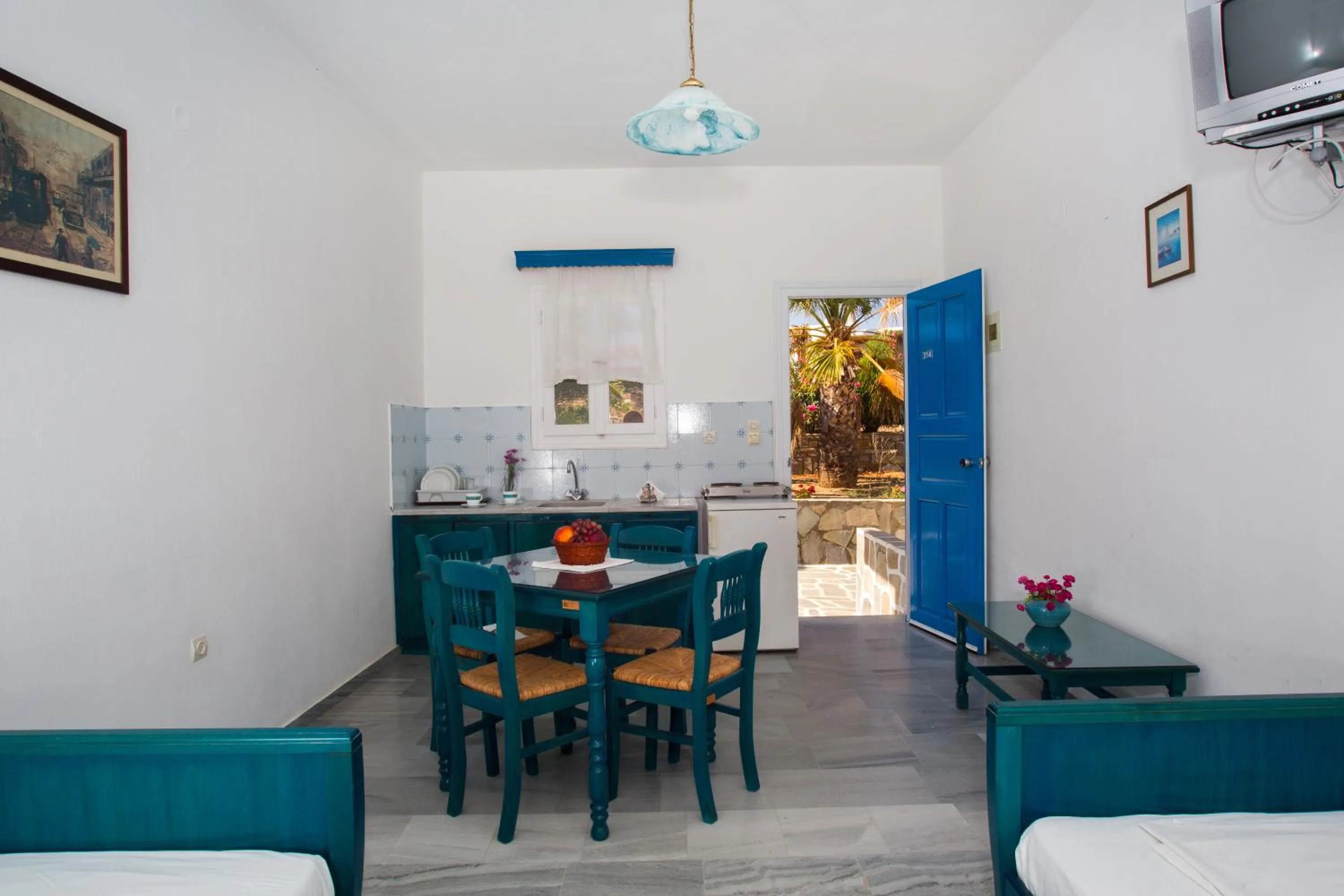 Kitchen or kitchenette in Arkas Inn