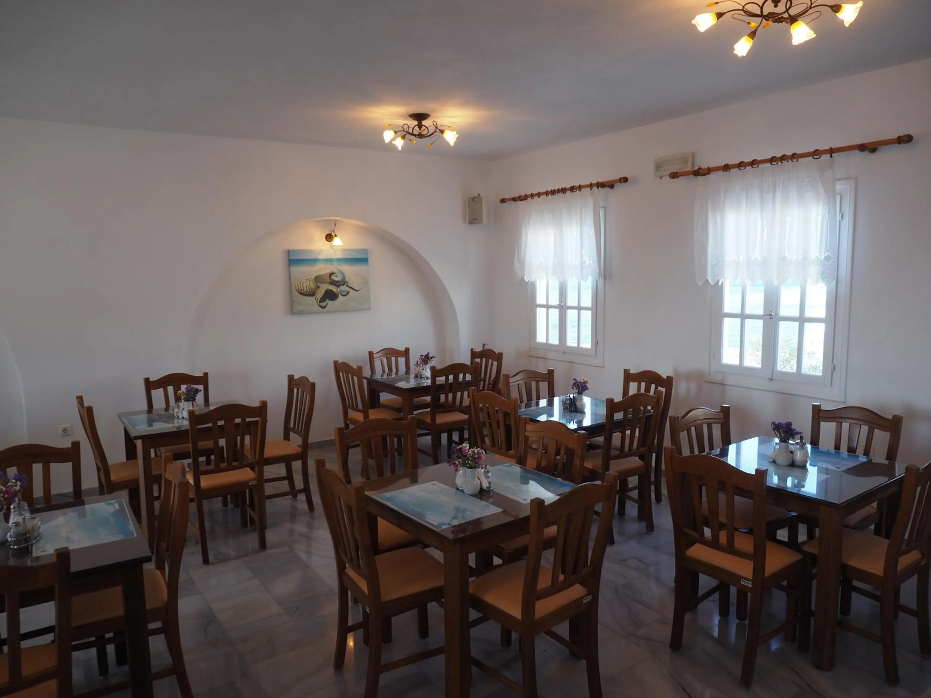 Restaurant/places to eat in Arkas Inn