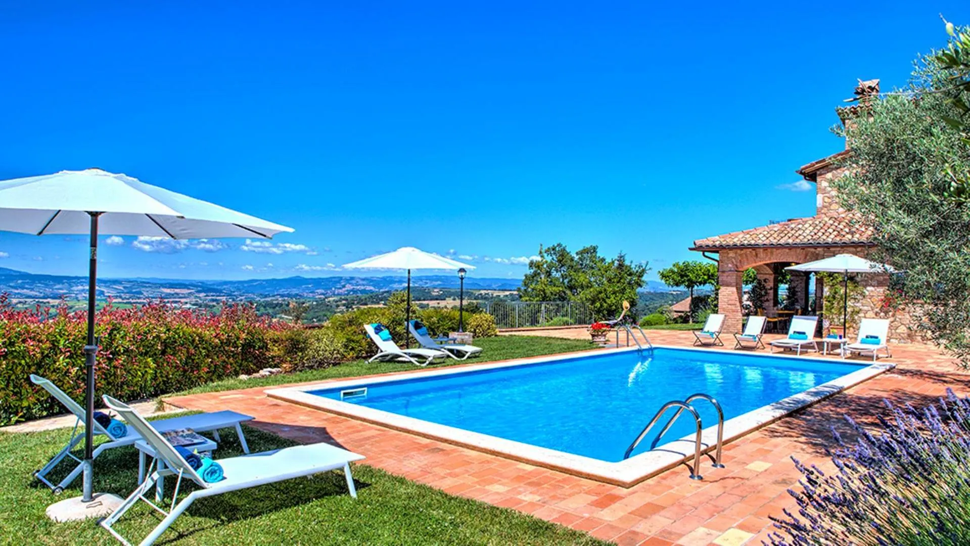 Swimming pool in Villa Bella 8, Emma Villas