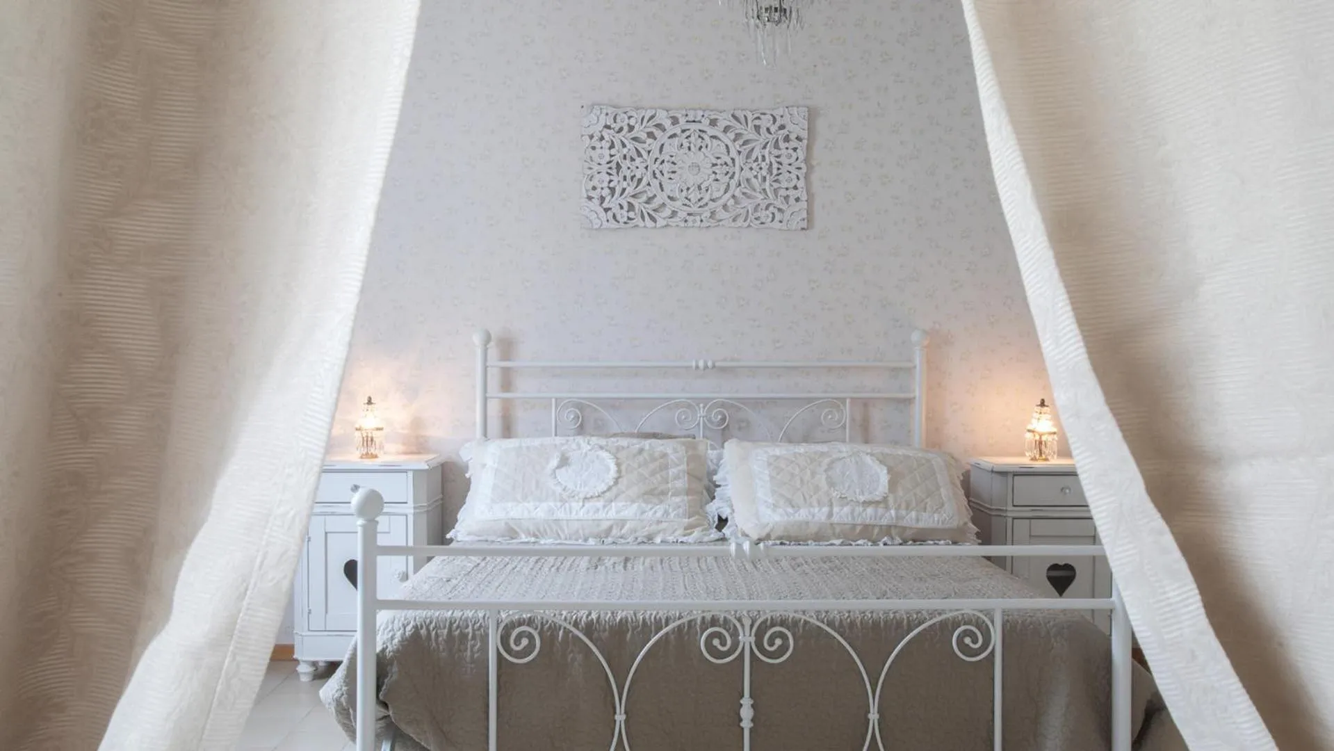 Bed in LA VILLA DINA 10, Emma Villas