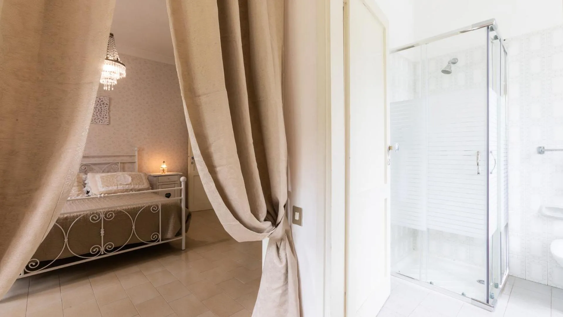 Bed in LA VILLA DINA 10, Emma Villas