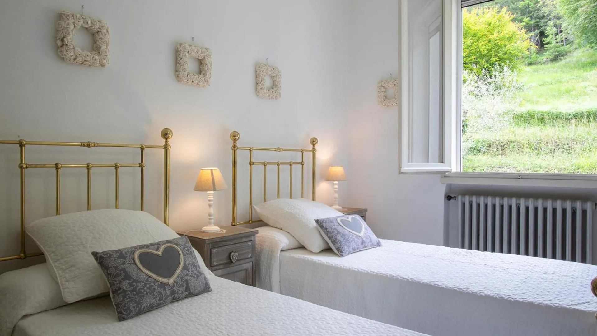Bed in LA VILLA DINA 10, Emma Villas