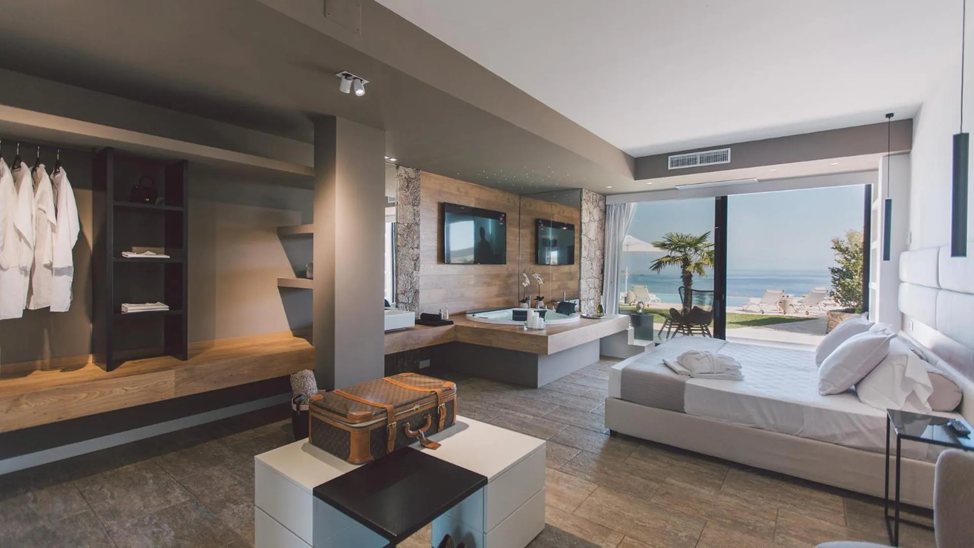 Bedroom, Bed in Villa Triscele 10, Emma Villas