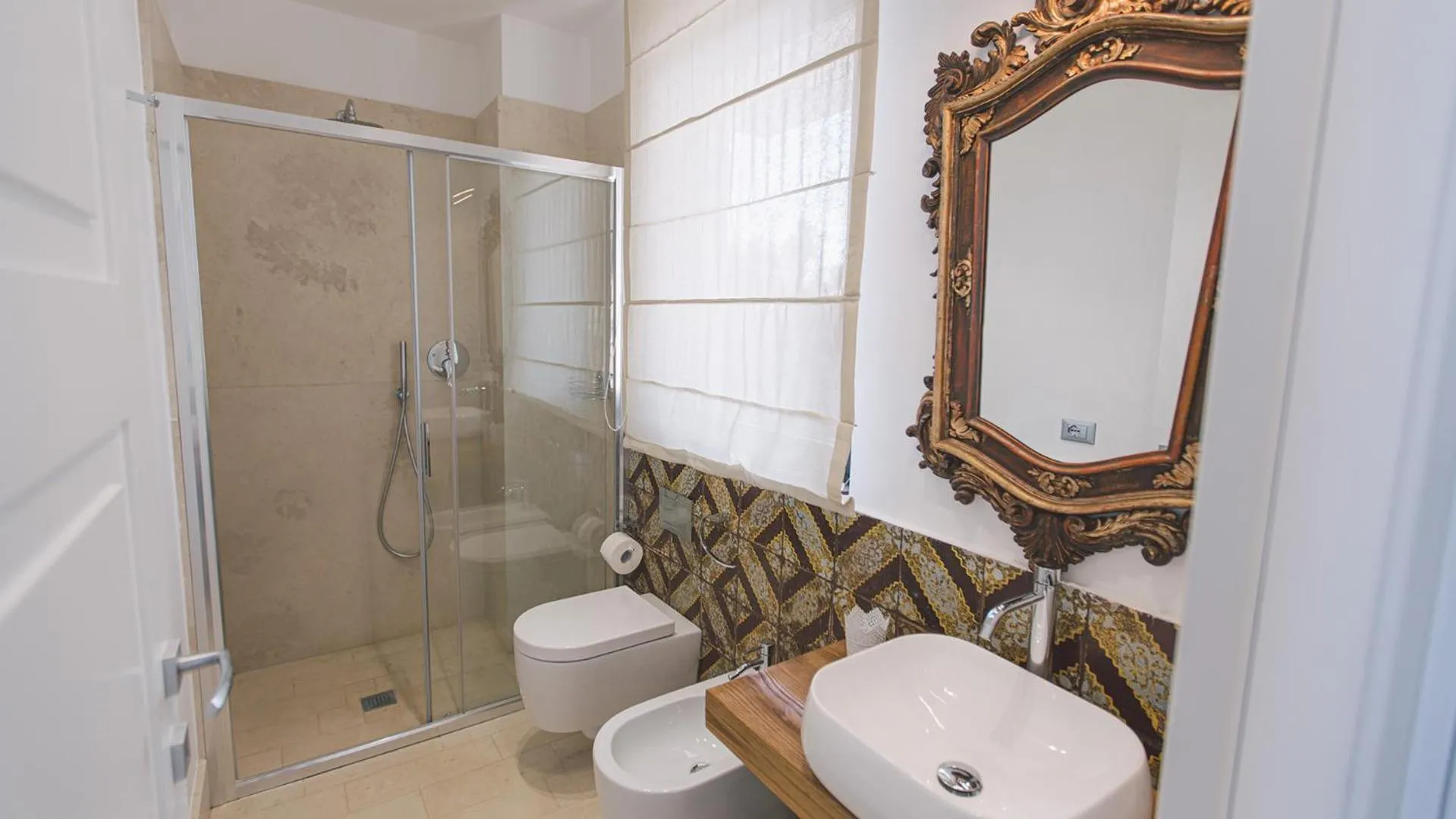 Bathroom in Villa Triscele 10, Emma Villas