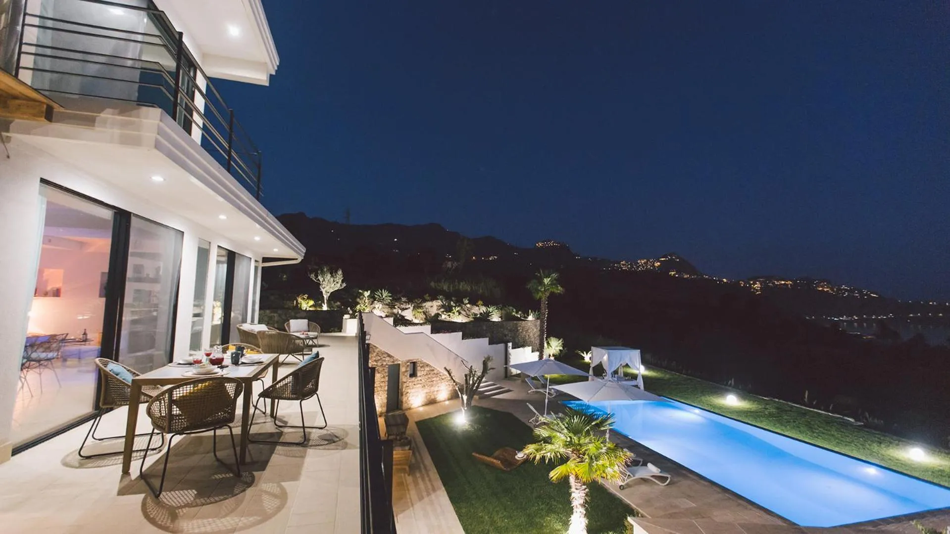 Patio in Villa Triscele 10, Emma Villas