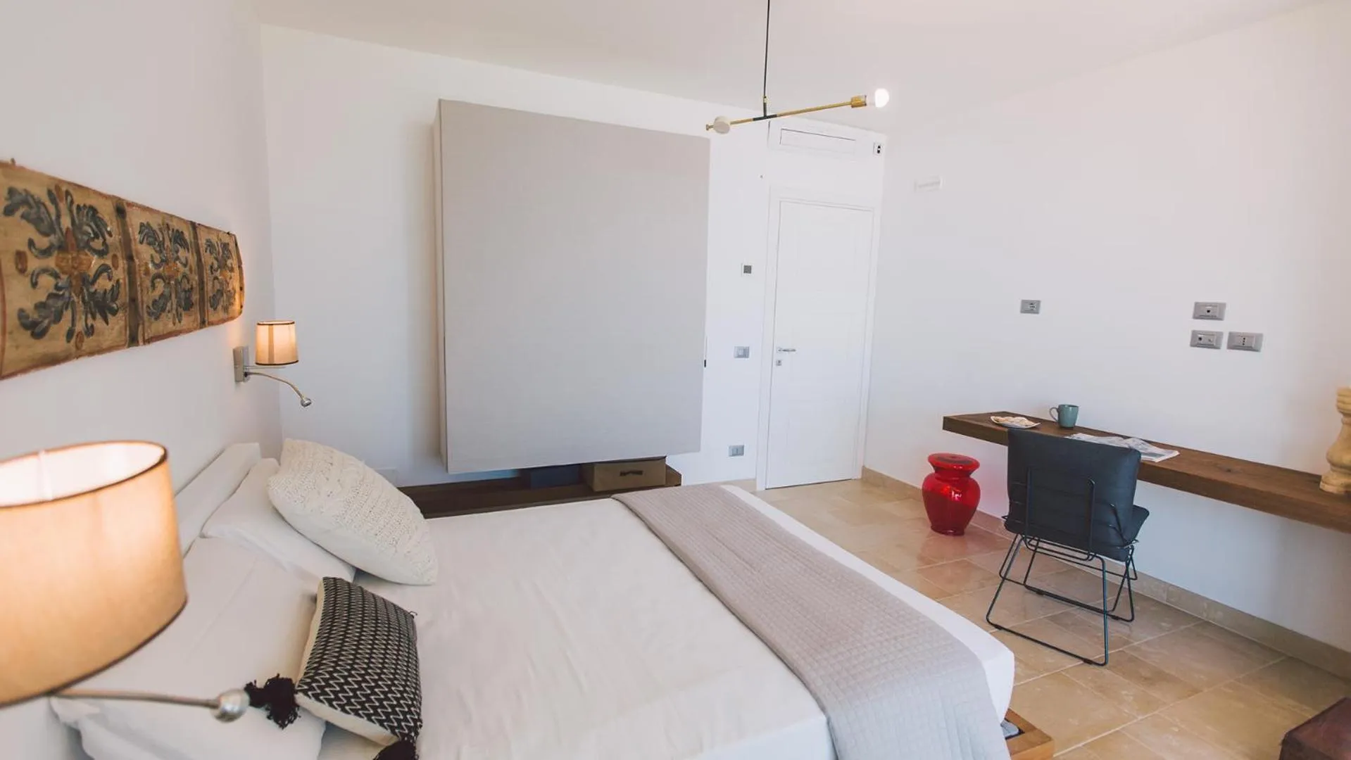 Bedroom, Bed in Villa Triscele 10, Emma Villas