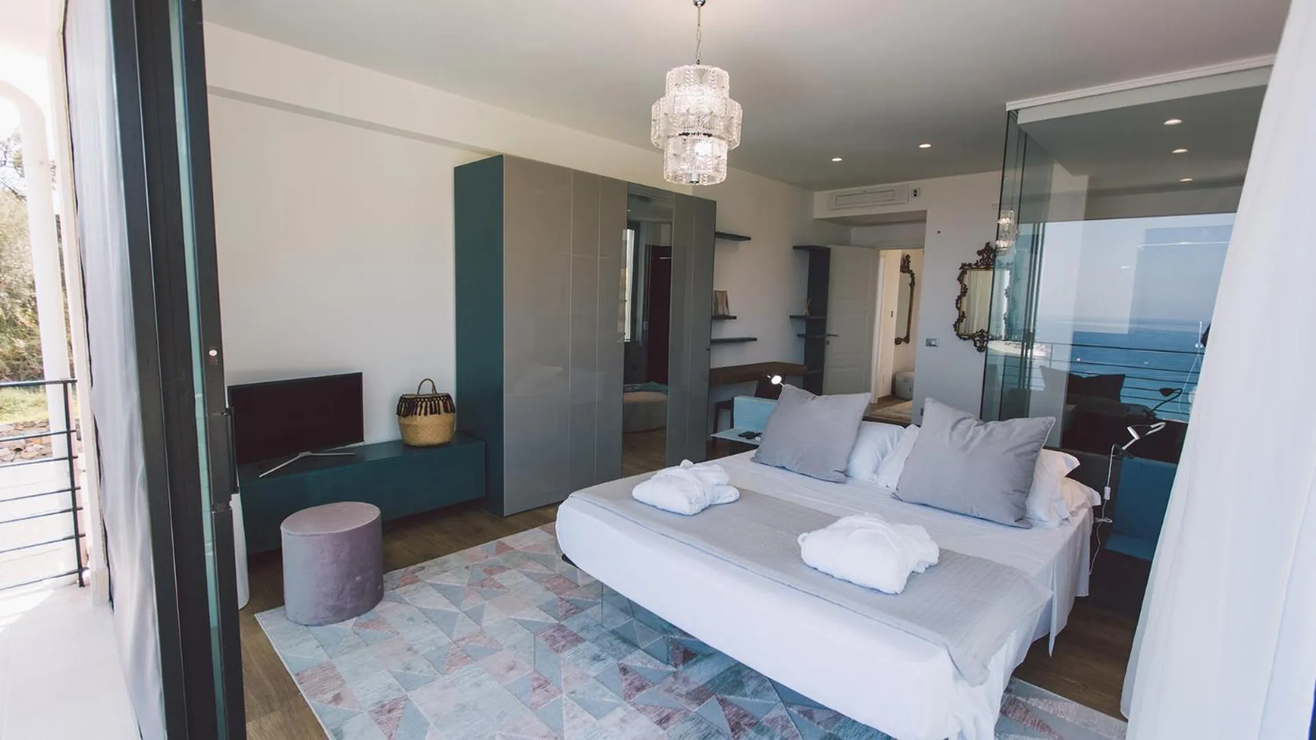 Bedroom, Bed in Villa Triscele 10, Emma Villas