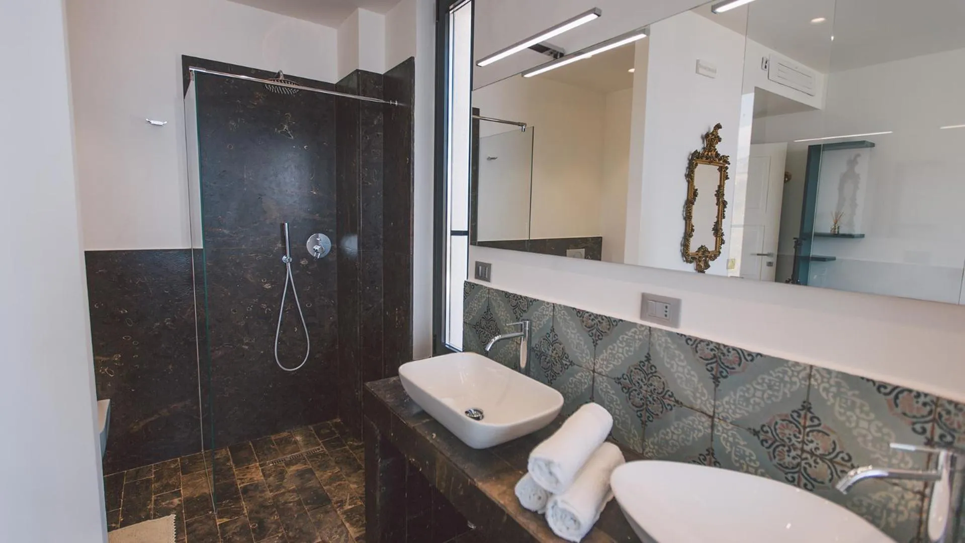 Bathroom in Villa Triscele 10, Emma Villas