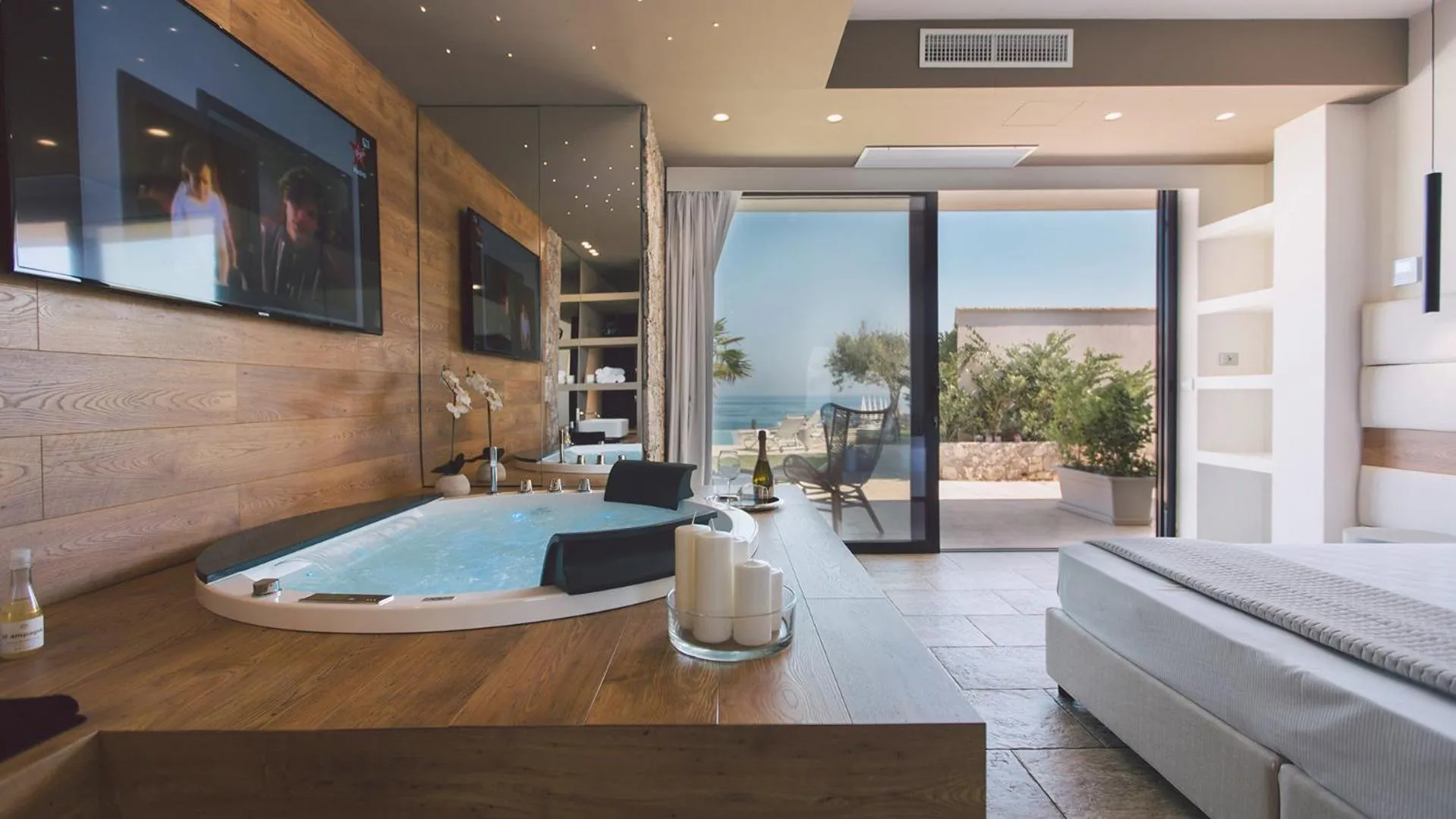 Bedroom, Bed in Villa Triscele 10, Emma Villas