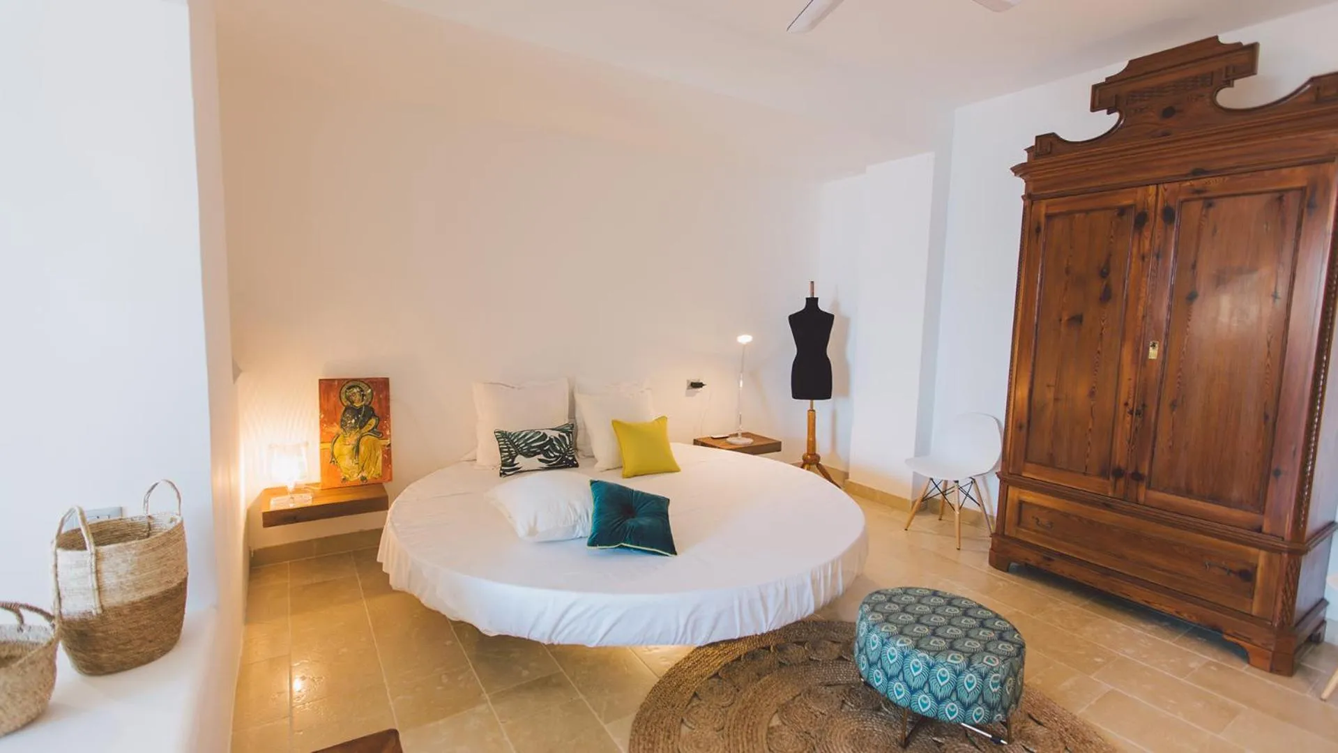 Bedroom, Bed in Villa Triscele 10, Emma Villas