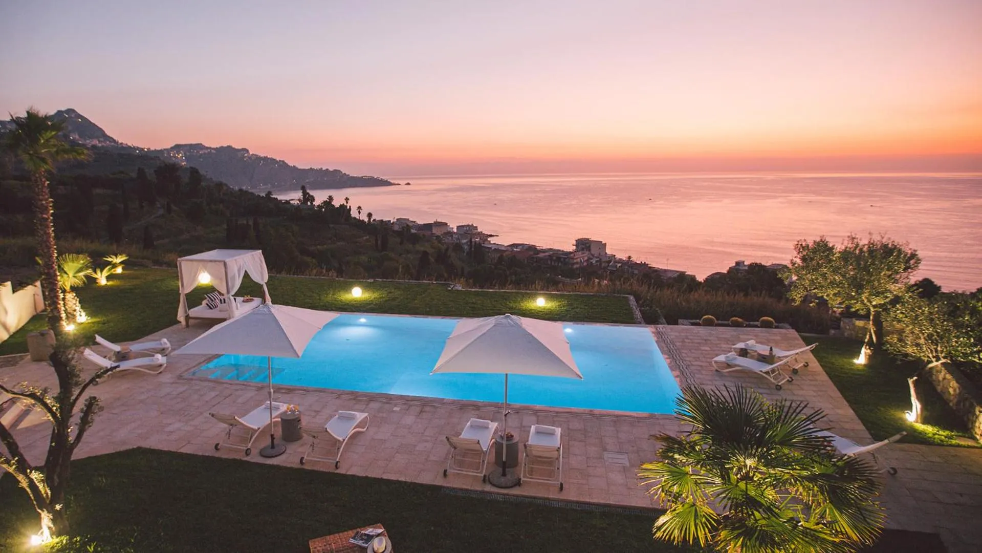 Swimming pool in Villa Triscele 10, Emma Villas