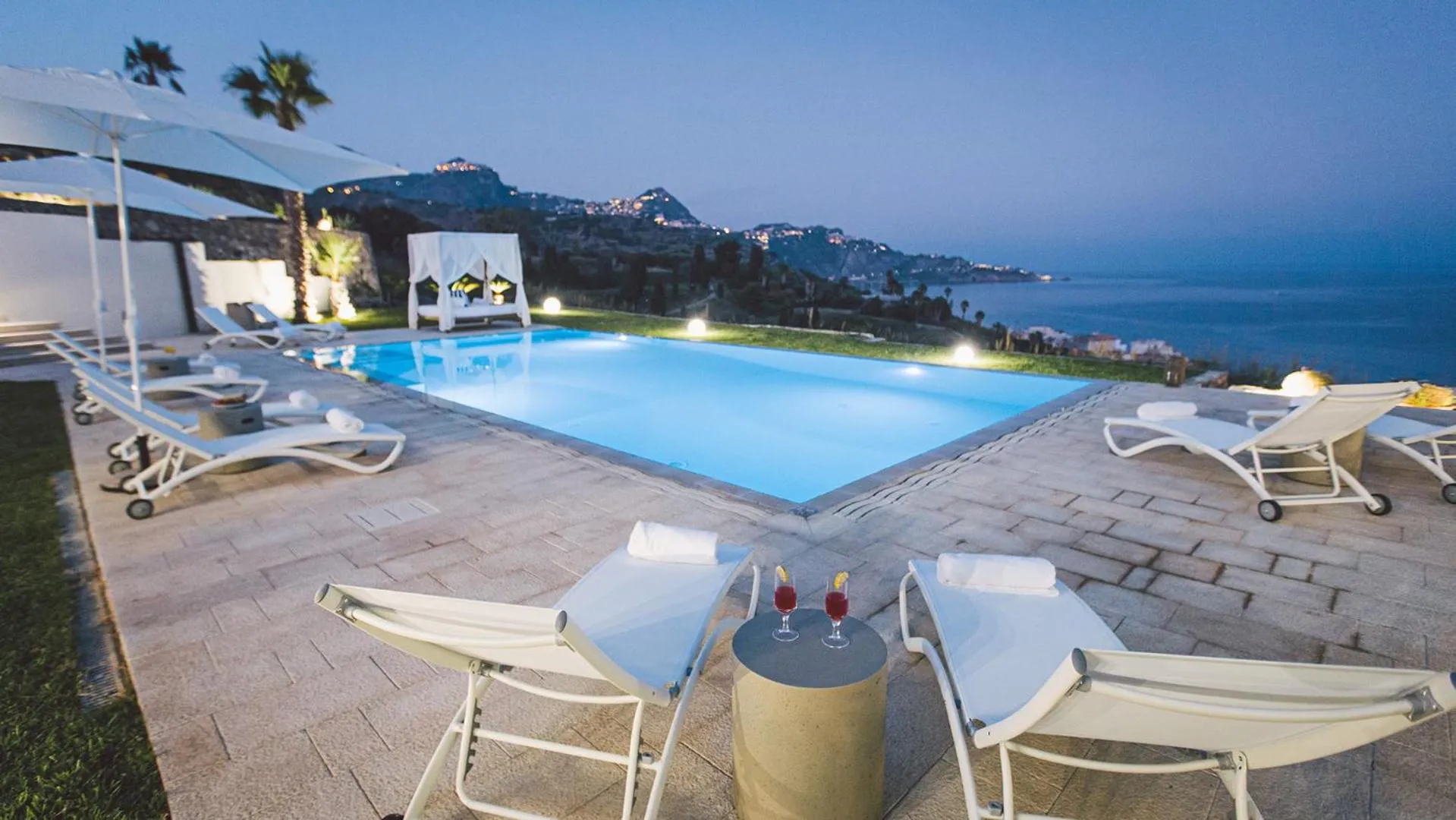 Swimming pool in Villa Triscele 10, Emma Villas